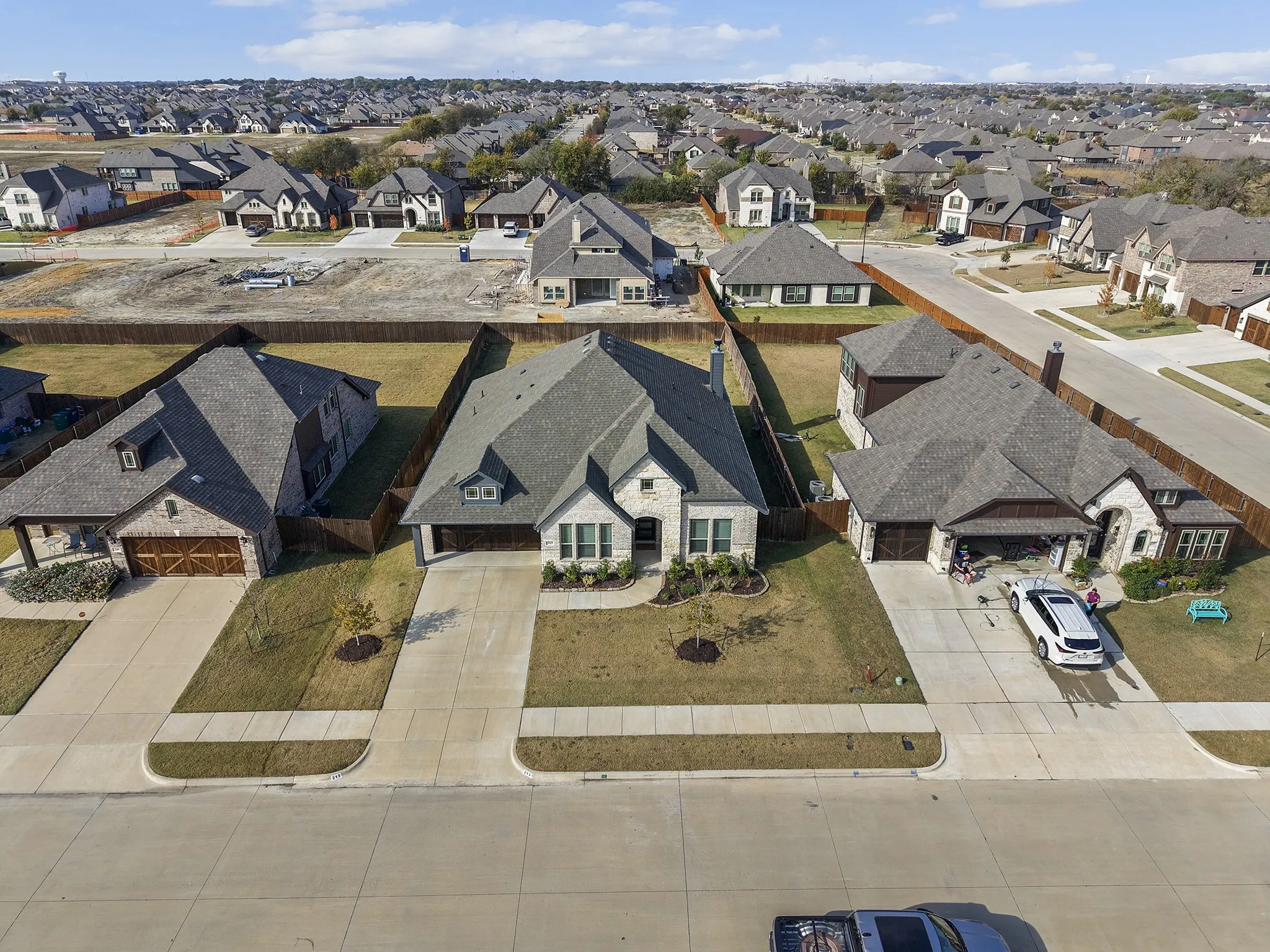 Single Family Residence For Sale in Ellis County , 213 Perennial Way, Waxahachie, Texas 75165, 3 Bedroom, 3 Bathroom, 2 Garage spaces, 2,535 Sqft, built in 2022, mls#21234814, Real Estate Agent in Waxahachie, Homes For Sale in Ellis county, Homes For Sale in Waxahachie, Realtor in Waxahachie Texas, Real Estate Brokerage Independent Realty Texas, Luminita Cordes Realtor