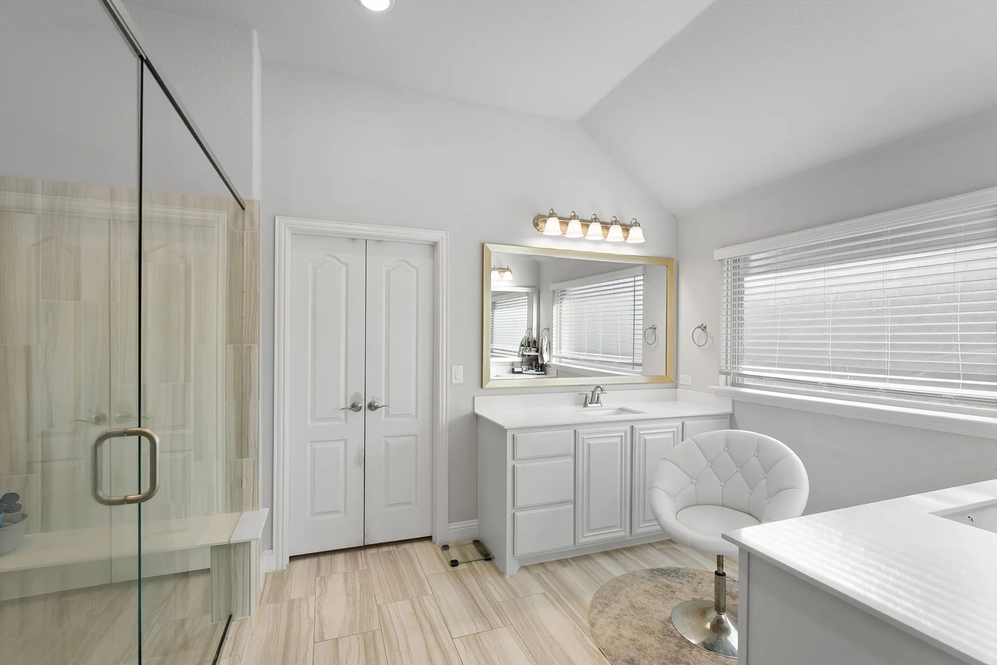 Single Family Residence For Sale in Ellis County , 213 Perennial Way, Waxahachie, Texas 75165, 3 Bedroom, 3 Bathroom, 2 Garage spaces, 2,535 Sqft, built in 2022, mls#21234814, Real Estate Agent in Waxahachie, Homes For Sale in Ellis county, Homes For Sale in Waxahachie, Realtor in Waxahachie Texas, Real Estate Brokerage Independent Realty Texas, Luminita Cordes Realtor