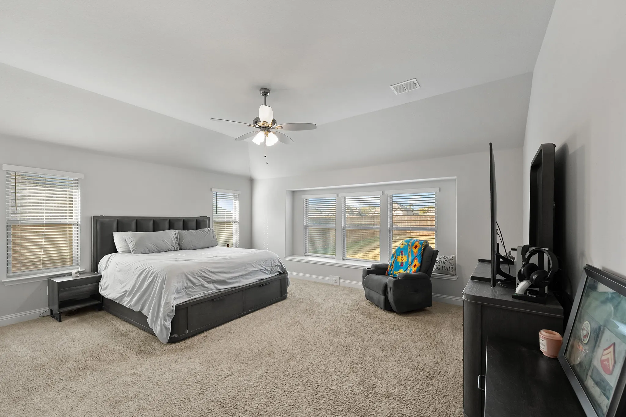 Single Family Residence For Sale in Ellis County , 213 Perennial Way, Waxahachie, Texas 75165, 3 Bedroom, 3 Bathroom, 2 Garage spaces, 2,535 Sqft, built in 2022, mls#21234814, Real Estate Agent in Waxahachie, Homes For Sale in Ellis county, Homes For Sale in Waxahachie, Realtor in Waxahachie Texas, Real Estate Brokerage Independent Realty Texas, Luminita Cordes Realtor