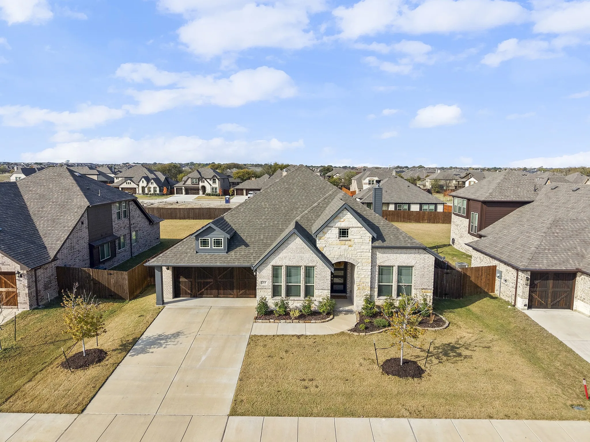 Single Family Residence For Sale in Ellis County , 213 Perennial Way, Waxahachie, Texas 75165, 3 Bedroom, 3 Bathroom, 2 Garage spaces, 2,535 Sqft, built in 2022, mls#21234814, Real Estate Agent in Waxahachie, Homes For Sale in Ellis county, Homes For Sale in Waxahachie, Realtor in Waxahachie Texas, Real Estate Brokerage Independent Realty Texas, Luminita Cordes Realtor