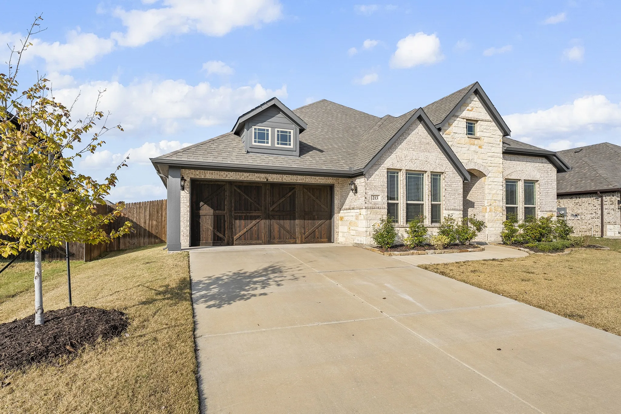 Single Family Residence For Sale in Ellis County , 213 Perennial Way, Waxahachie, Texas 75165, 3 Bedroom, 3 Bathroom, 2 Garage spaces, 2,535 Sqft, built in 2022, mls#21234814, Real Estate Agent in Waxahachie, Homes For Sale in Ellis county, Homes For Sale in Waxahachie, Realtor in Waxahachie Texas, Real Estate Brokerage Independent Realty Texas, Luminita Cordes Realtor