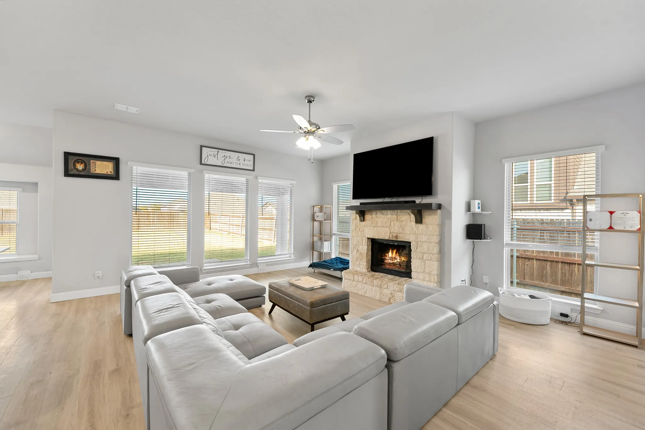 Single Family Residence For Sale in Ellis County , 213 Perennial Way, Waxahachie, Texas 75165, 3 Bedroom, 3 Bathroom, 2 Garage spaces, 2,535 Sqft, built in 2022, mls#21234814, Real Estate Agent in Waxahachie, Homes For Sale in Ellis county, Homes For Sale in Waxahachie, Realtor in Waxahachie Texas, Real Estate Brokerage Independent Realty Texas, Luminita Cordes Realtor