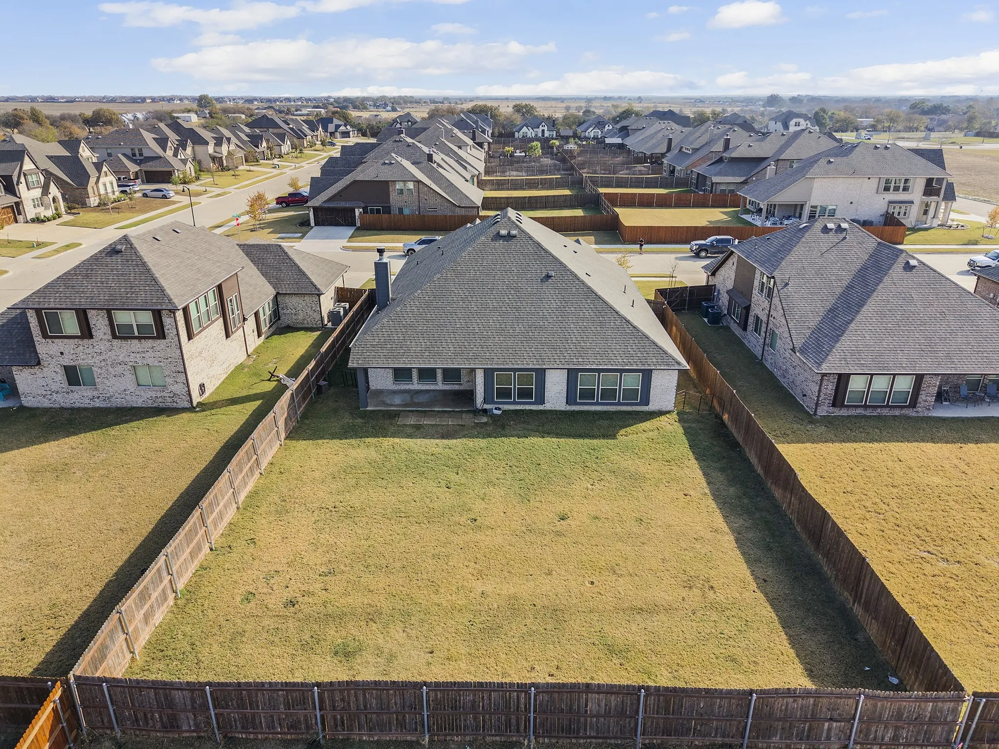 Single Family Residence For Sale in Ellis County , 213 Perennial Way, Waxahachie, Texas 75165, 3 Bedroom, 3 Bathroom, 2 Garage spaces, 2,535 Sqft, built in 2022, mls#21234814, Real Estate Agent in Waxahachie, Homes For Sale in Ellis county, Homes For Sale in Waxahachie, Realtor in Waxahachie Texas, Real Estate Brokerage Independent Realty Texas, Luminita Cordes Realtor