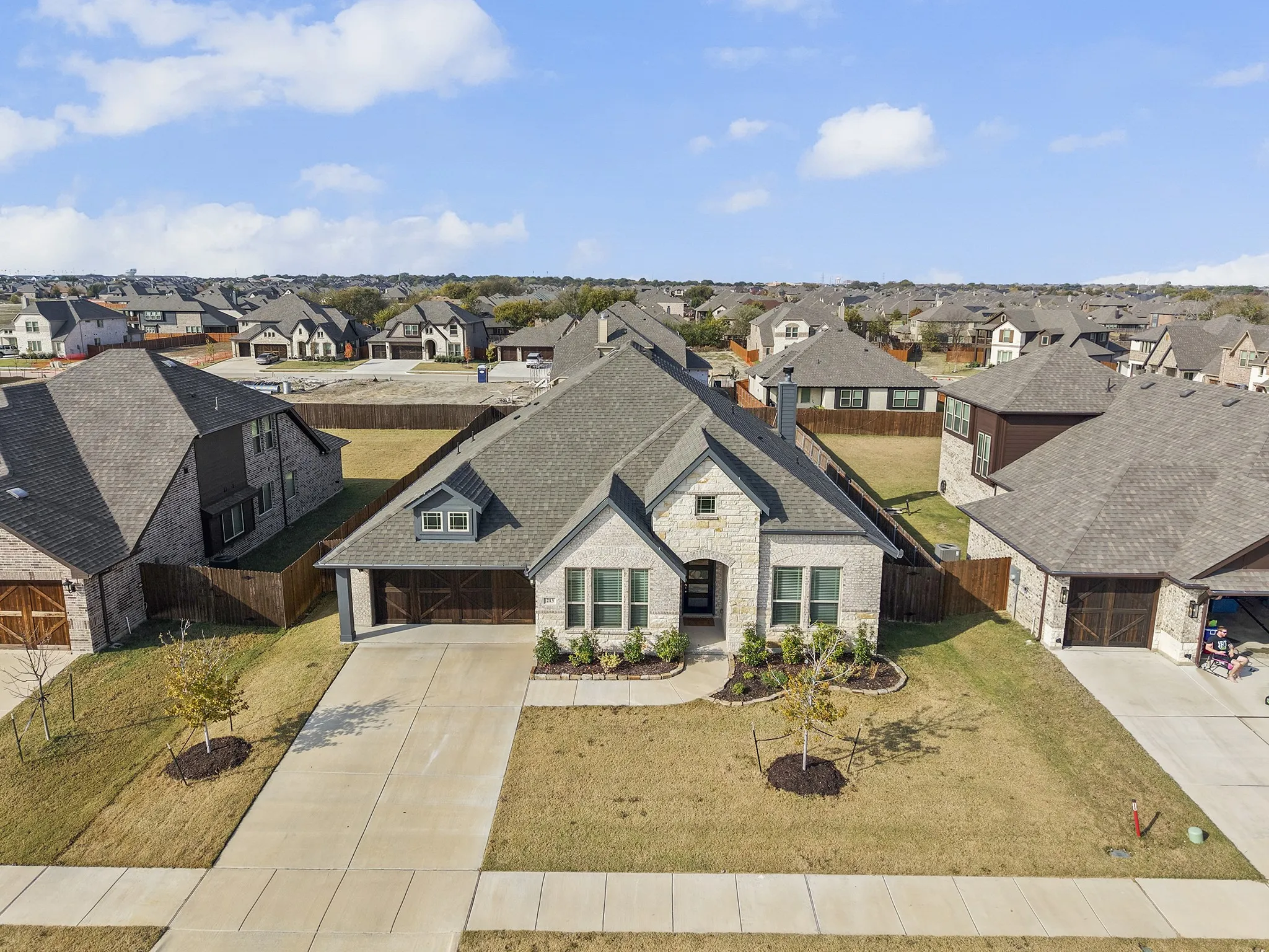 Single Family Residence For Sale in Ellis County , 213 Perennial Way, Waxahachie, Texas 75165, 3 Bedroom, 3 Bathroom, 2 Garage spaces, 2,535 Sqft, built in 2022, mls#21234814, Real Estate Agent in Waxahachie, Homes For Sale in Ellis county, Homes For Sale in Waxahachie, Realtor in Waxahachie Texas, Real Estate Brokerage Independent Realty Texas, Luminita Cordes Realtor