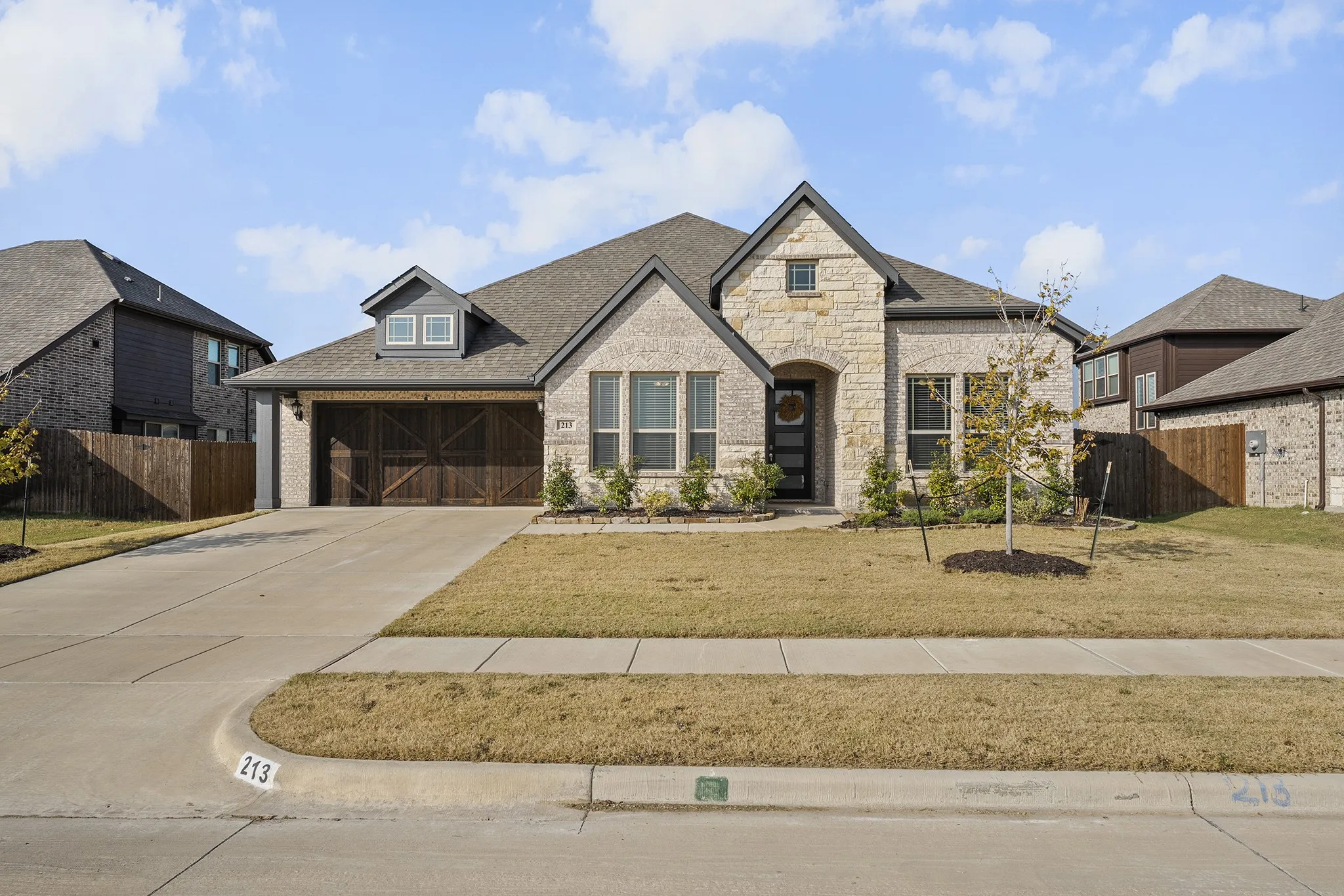 Single Family Residence For Sale in Ellis County , 213 Perennial Way, Waxahachie, Texas 75165, 3 Bedroom, 3 Bathroom, 2 Garage spaces, 2,535 Sqft, built in 2022, mls#21234814, Real Estate Agent in Waxahachie, Homes For Sale in Ellis county, Homes For Sale in Waxahachie, Realtor in Waxahachie Texas, Real Estate Brokerage Independent Realty Texas, Luminita Cordes Realtor