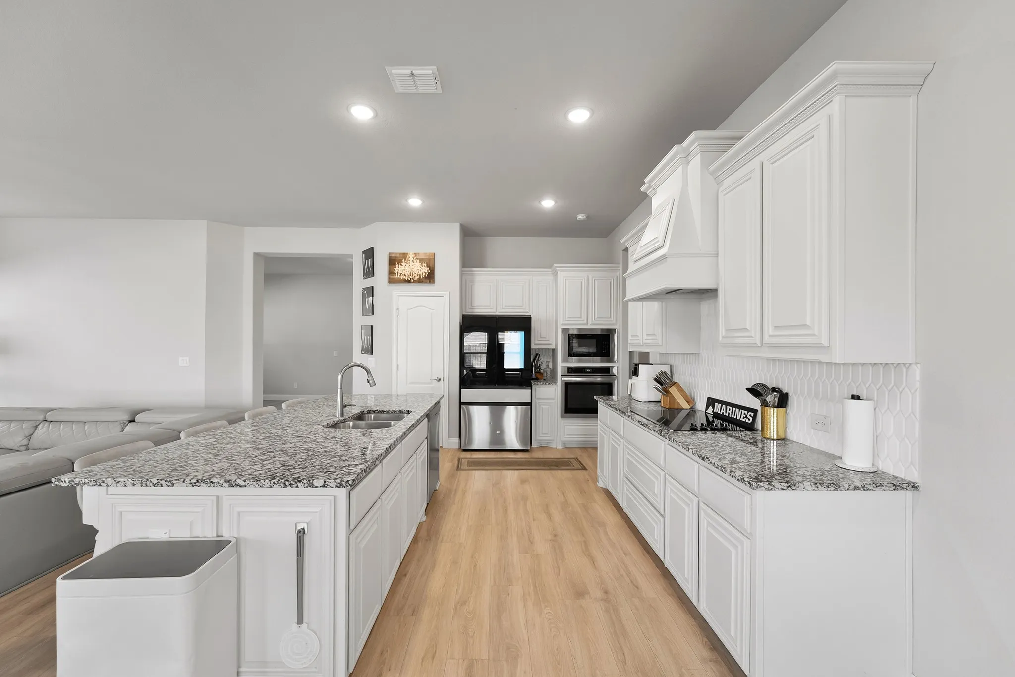 Single Family Residence For Sale in Ellis County , 213 Perennial Way, Waxahachie, Texas 75165, 3 Bedroom, 3 Bathroom, 2 Garage spaces, 2,535 Sqft, built in 2022, mls#21234814, Real Estate Agent in Waxahachie, Homes For Sale in Ellis county, Homes For Sale in Waxahachie, Realtor in Waxahachie Texas, Real Estate Brokerage Independent Realty Texas, Luminita Cordes Realtor