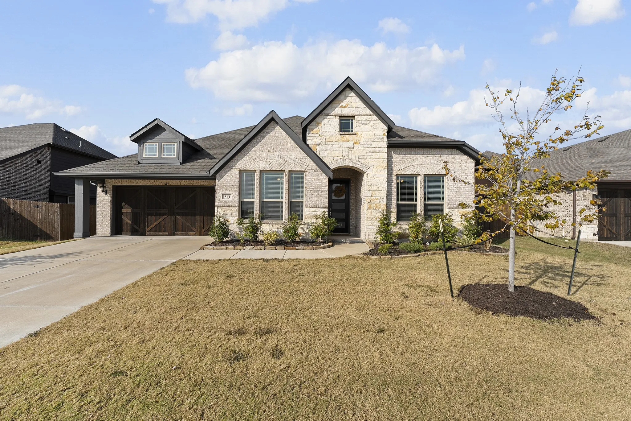 Single Family Residence For Sale in Ellis County , 213 Perennial Way, Waxahachie, Texas 75165, 3 Bedroom, 3 Bathroom, 2 Garage spaces, 2,535 Sqft, built in 2022, mls#21234814, Real Estate Agent in Waxahachie, Homes For Sale in Ellis county, Homes For Sale in Waxahachie, Realtor in Waxahachie Texas, Real Estate Brokerage Independent Realty Texas, Luminita Cordes Realtor