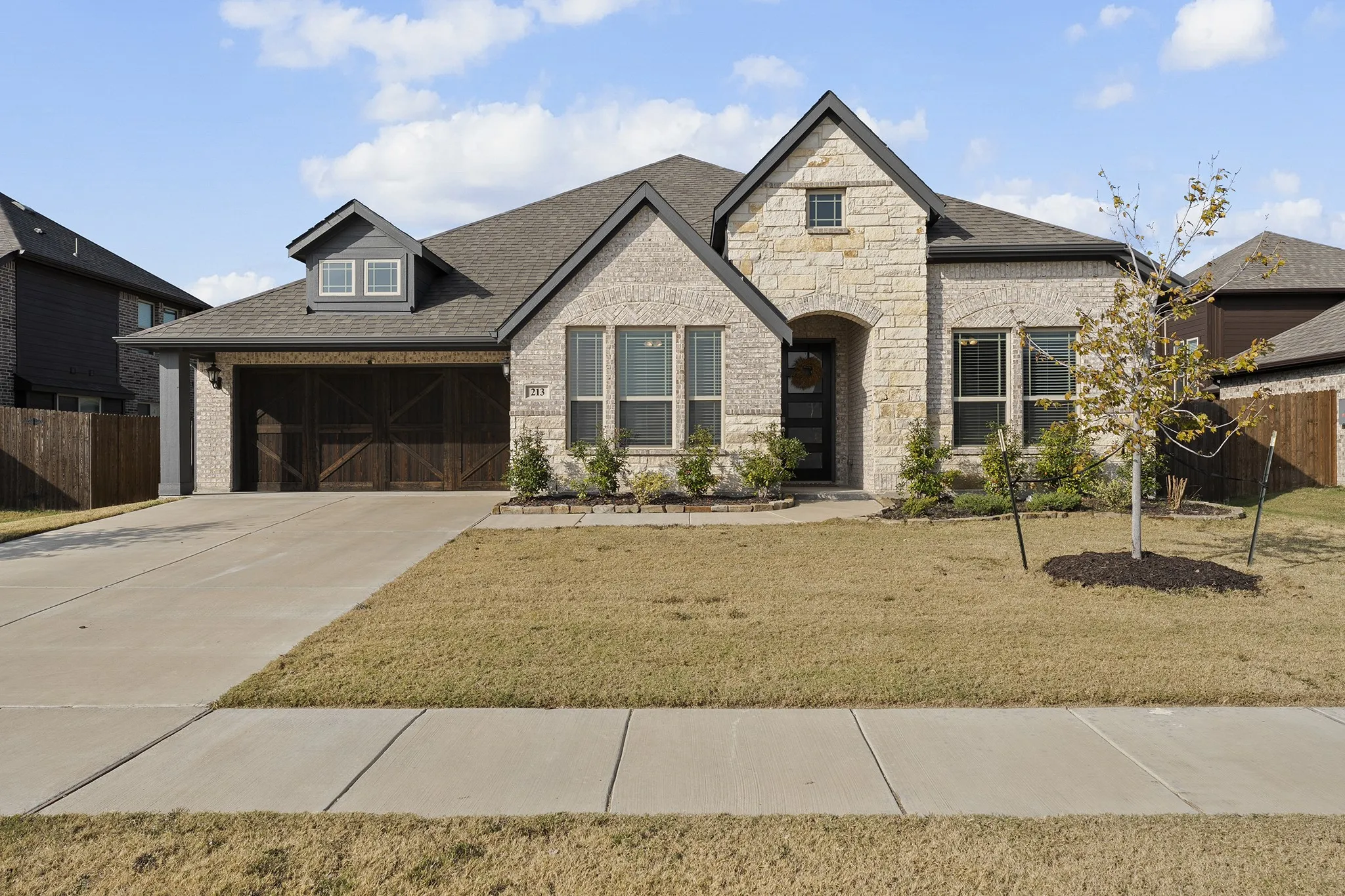 Single Family Residence For Sale in Ellis County , 213 Perennial Way, Waxahachie, Texas 75165, 3 Bedroom, 3 Bathroom, 2 Garage spaces, 2,535 Sqft, built in 2022, mls#21234814, Real Estate Agent in Waxahachie, Homes For Sale in Ellis county, Homes For Sale in Waxahachie, Realtor in Waxahachie Texas, Real Estate Brokerage Independent Realty Texas, Luminita Cordes Realtor