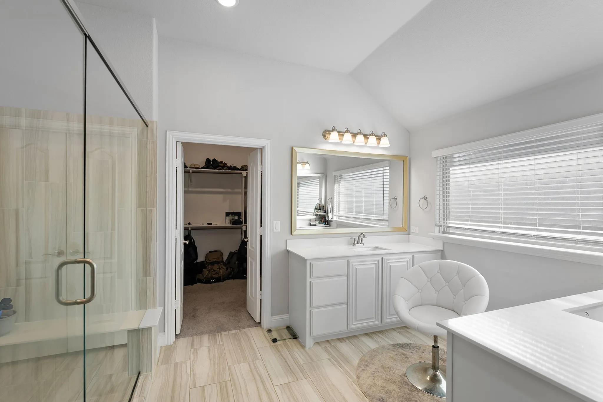 Single Family Residence For Sale in Ellis County , 213 Perennial Way, Waxahachie, Texas 75165, 3 Bedroom, 3 Bathroom, 2 Garage spaces, 2,535 Sqft, built in 2022, mls#21234814, Real Estate Agent in Waxahachie, Homes For Sale in Ellis county, Homes For Sale in Waxahachie, Realtor in Waxahachie Texas, Real Estate Brokerage Independent Realty Texas, Luminita Cordes Realtor