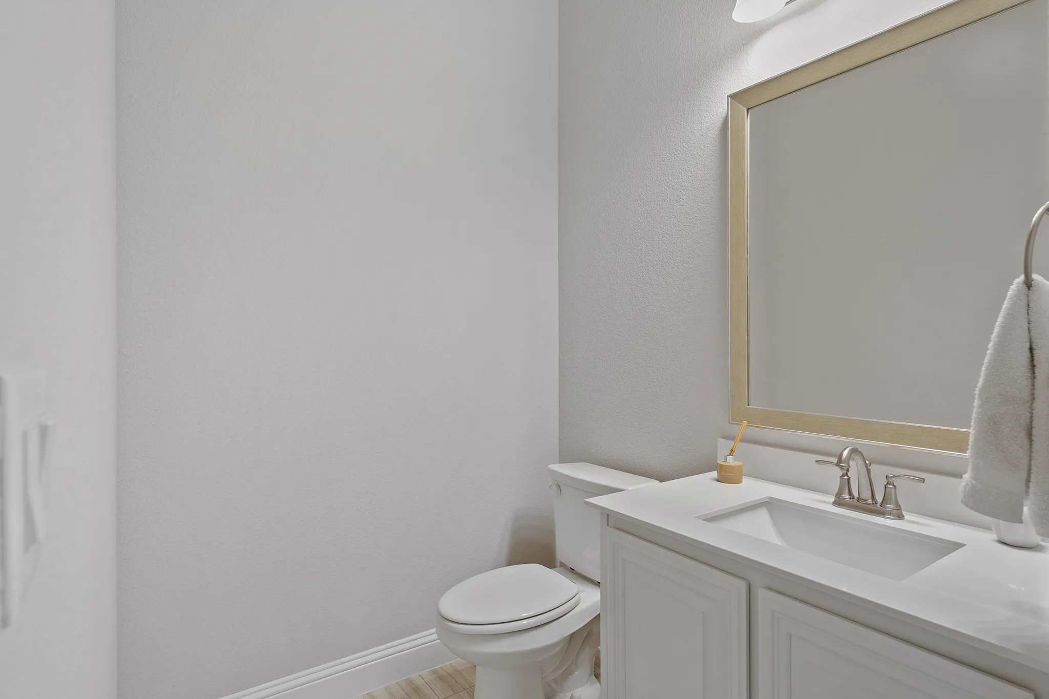 Single Family Residence For Sale in Ellis County , 213 Perennial Way, Waxahachie, Texas 75165, 3 Bedroom, 3 Bathroom, 2 Garage spaces, 2,535 Sqft, built in 2022, mls#21234814, Real Estate Agent in Waxahachie, Homes For Sale in Ellis county, Homes For Sale in Waxahachie, Realtor in Waxahachie Texas, Real Estate Brokerage Independent Realty Texas, Luminita Cordes Realtor