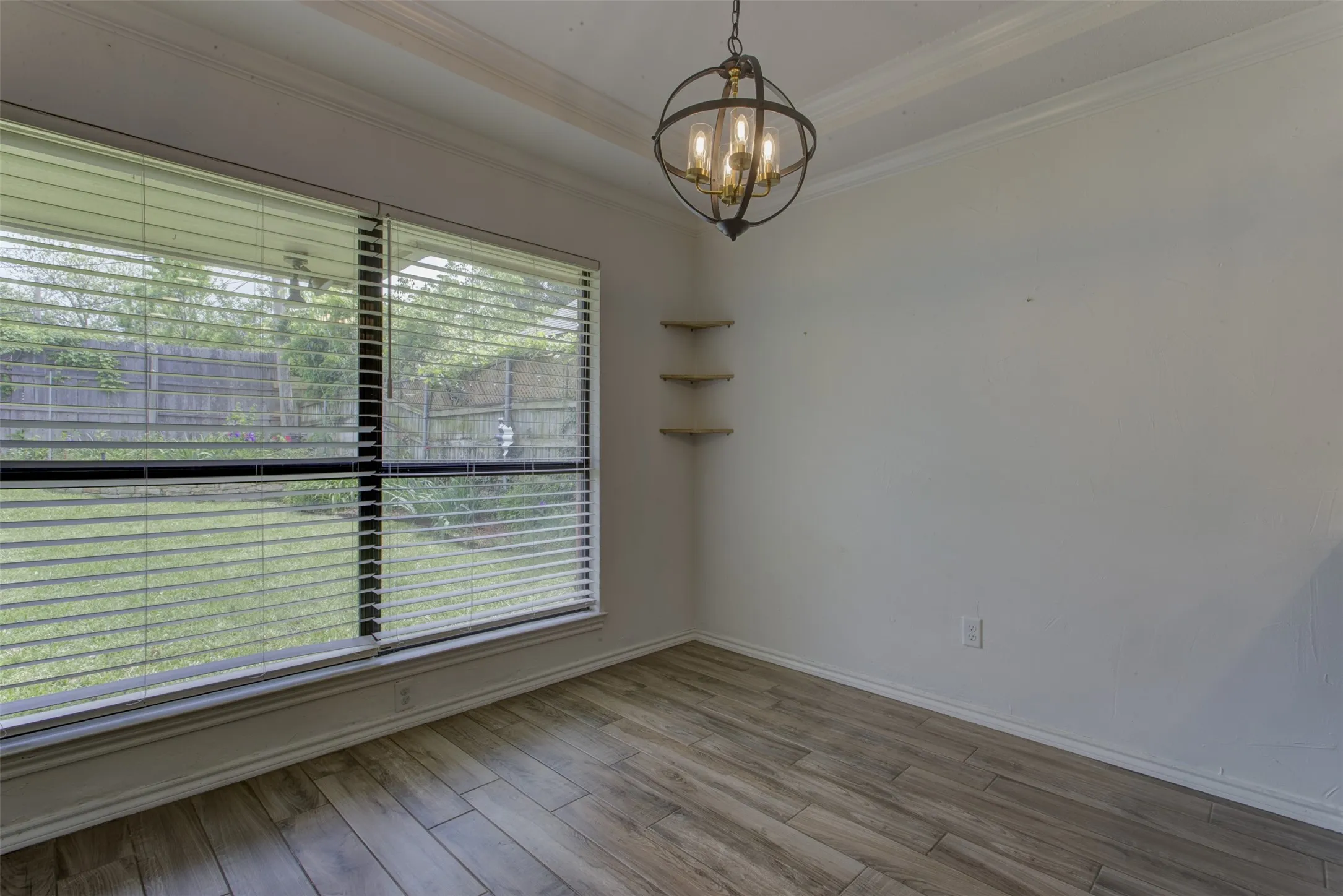 Single Family Residence For Sale in Tarrant County , 6921 Weatherwood Road, Fort Worth, Texas 76133, 3 Bedroom, 2 Bathroom, 2 Garage spaces, 1,830 Sqft, built in 1984, mls#21234830, Real Estate Agent in Fort Worth, Homes For Sale in Tarrant county, Homes For Sale in Fort Worth, Realtor in Fort Worth Texas, Real Estate Brokerage Independent Realty Texas, Luminita Cordes Realtor