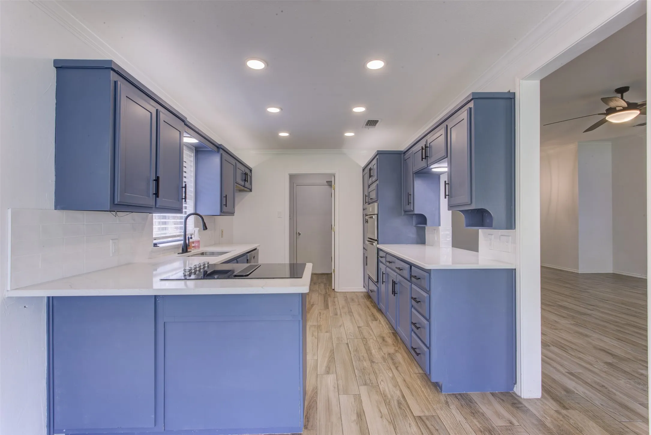 Single Family Residence For Sale in Tarrant County , 6921 Weatherwood Road, Fort Worth, Texas 76133, 3 Bedroom, 2 Bathroom, 2 Garage spaces, 1,830 Sqft, built in 1984, mls#21234830, Real Estate Agent in Fort Worth, Homes For Sale in Tarrant county, Homes For Sale in Fort Worth, Realtor in Fort Worth Texas, Real Estate Brokerage Independent Realty Texas, Luminita Cordes Realtor