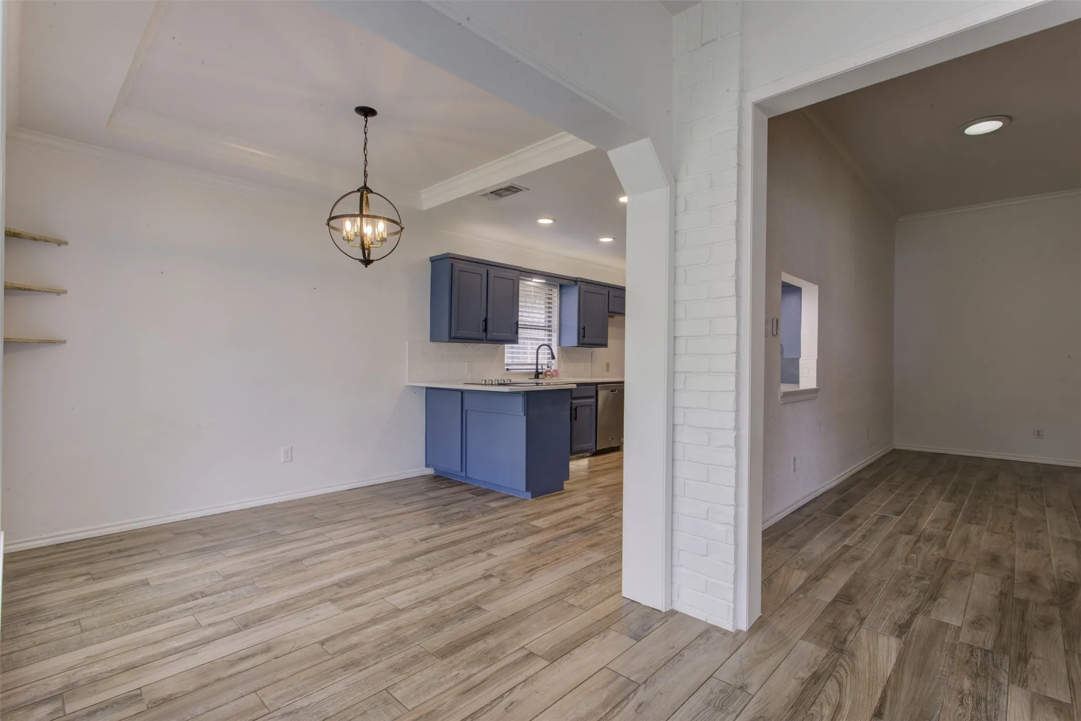 Single Family Residence For Sale in Tarrant County , 6921 Weatherwood Road, Fort Worth, Texas 76133, 3 Bedroom, 2 Bathroom, 2 Garage spaces, 1,830 Sqft, built in 1984, mls#21234830, Real Estate Agent in Fort Worth, Homes For Sale in Tarrant county, Homes For Sale in Fort Worth, Realtor in Fort Worth Texas, Real Estate Brokerage Independent Realty Texas, Luminita Cordes Realtor