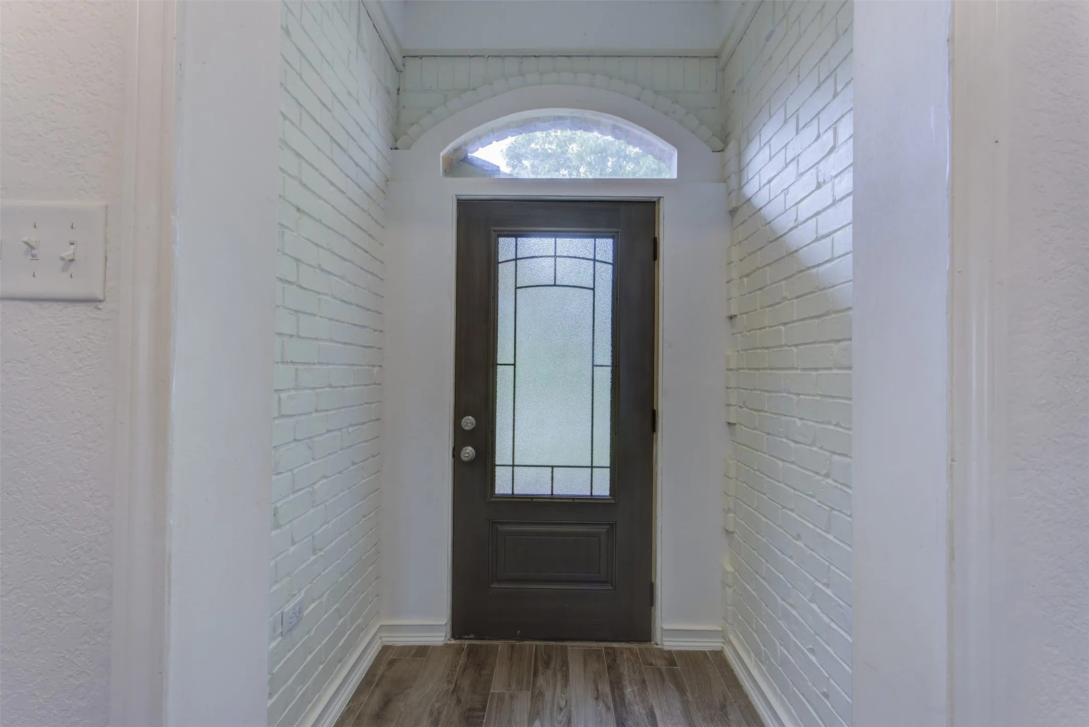 Single Family Residence For Sale in Tarrant County , 6921 Weatherwood Road, Fort Worth, Texas 76133, 3 Bedroom, 2 Bathroom, 2 Garage spaces, 1,830 Sqft, built in 1984, mls#21234830, Real Estate Agent in Fort Worth, Homes For Sale in Tarrant county, Homes For Sale in Fort Worth, Realtor in Fort Worth Texas, Real Estate Brokerage Independent Realty Texas, Luminita Cordes Realtor