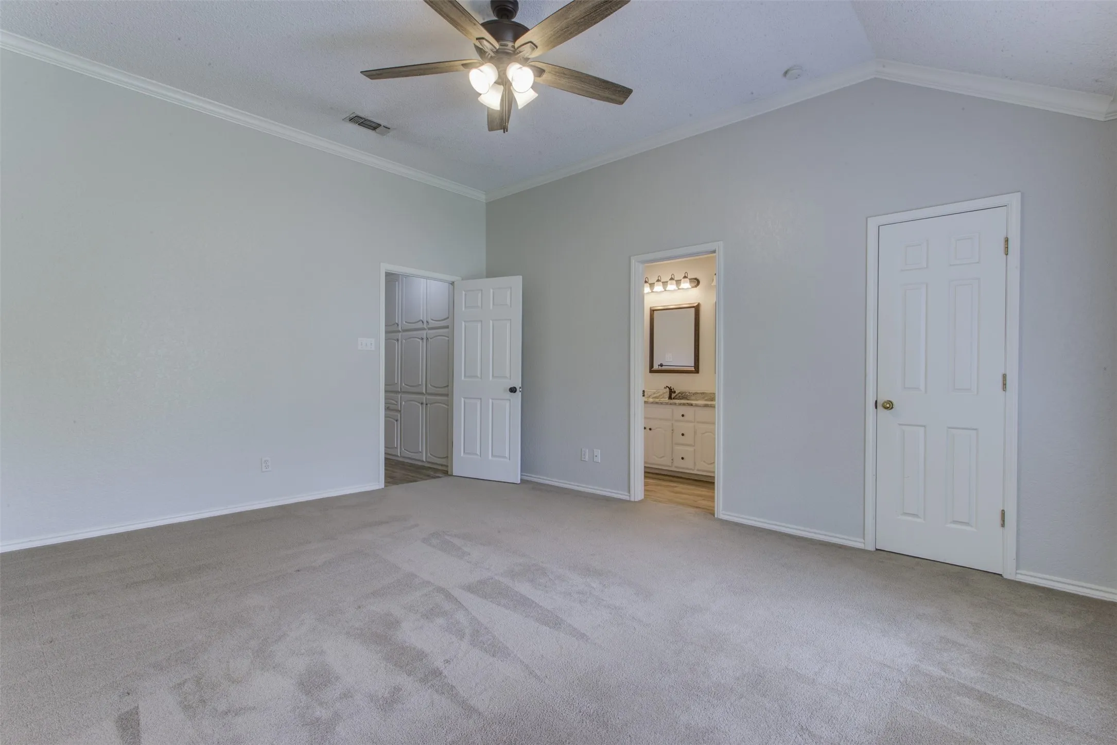Single Family Residence For Sale in Tarrant County , 6921 Weatherwood Road, Fort Worth, Texas 76133, 3 Bedroom, 2 Bathroom, 2 Garage spaces, 1,830 Sqft, built in 1984, mls#21234830, Real Estate Agent in Fort Worth, Homes For Sale in Tarrant county, Homes For Sale in Fort Worth, Realtor in Fort Worth Texas, Real Estate Brokerage Independent Realty Texas, Luminita Cordes Realtor