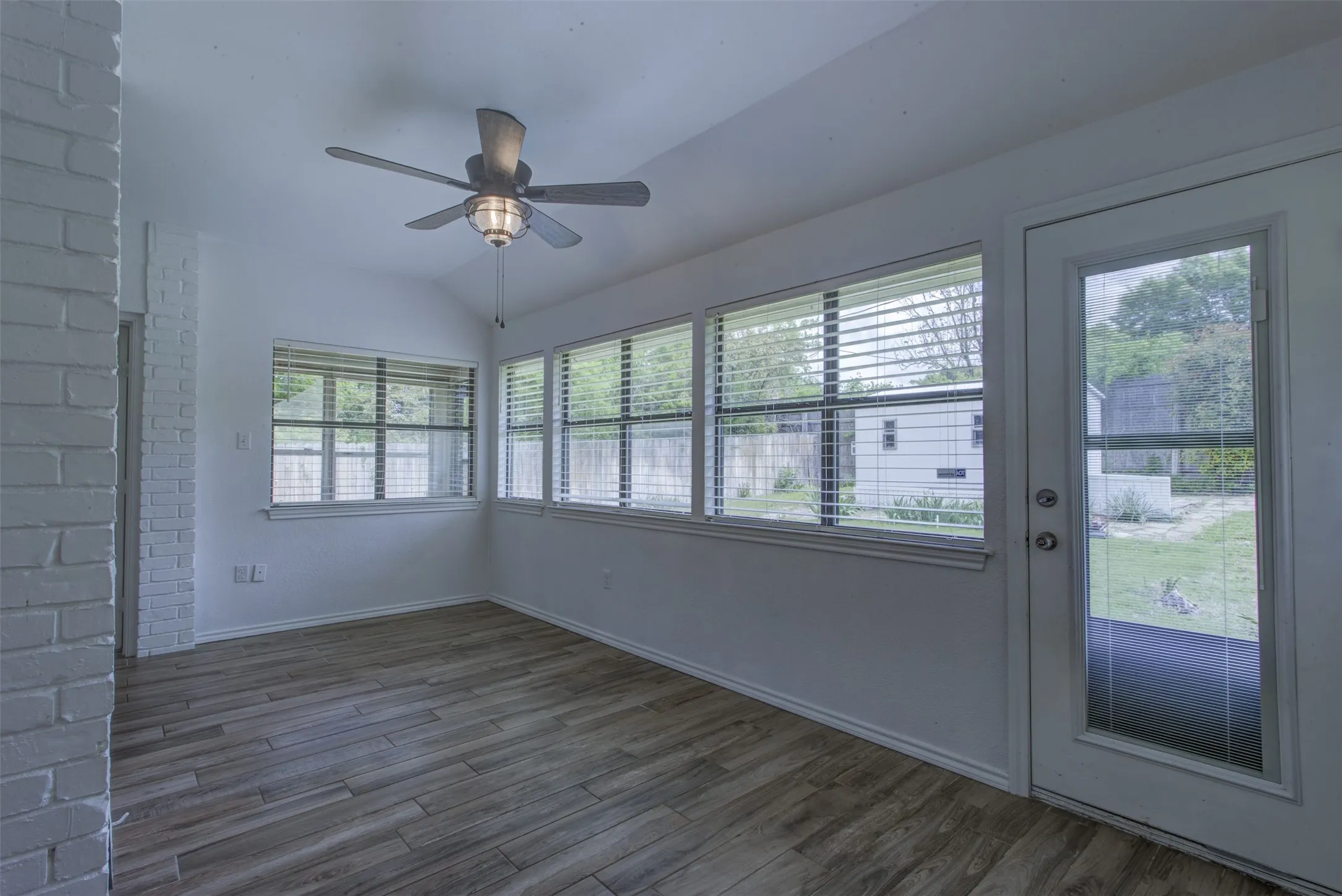 Single Family Residence For Sale in Tarrant County , 6921 Weatherwood Road, Fort Worth, Texas 76133, 3 Bedroom, 2 Bathroom, 2 Garage spaces, 1,830 Sqft, built in 1984, mls#21234830, Real Estate Agent in Fort Worth, Homes For Sale in Tarrant county, Homes For Sale in Fort Worth, Realtor in Fort Worth Texas, Real Estate Brokerage Independent Realty Texas, Luminita Cordes Realtor