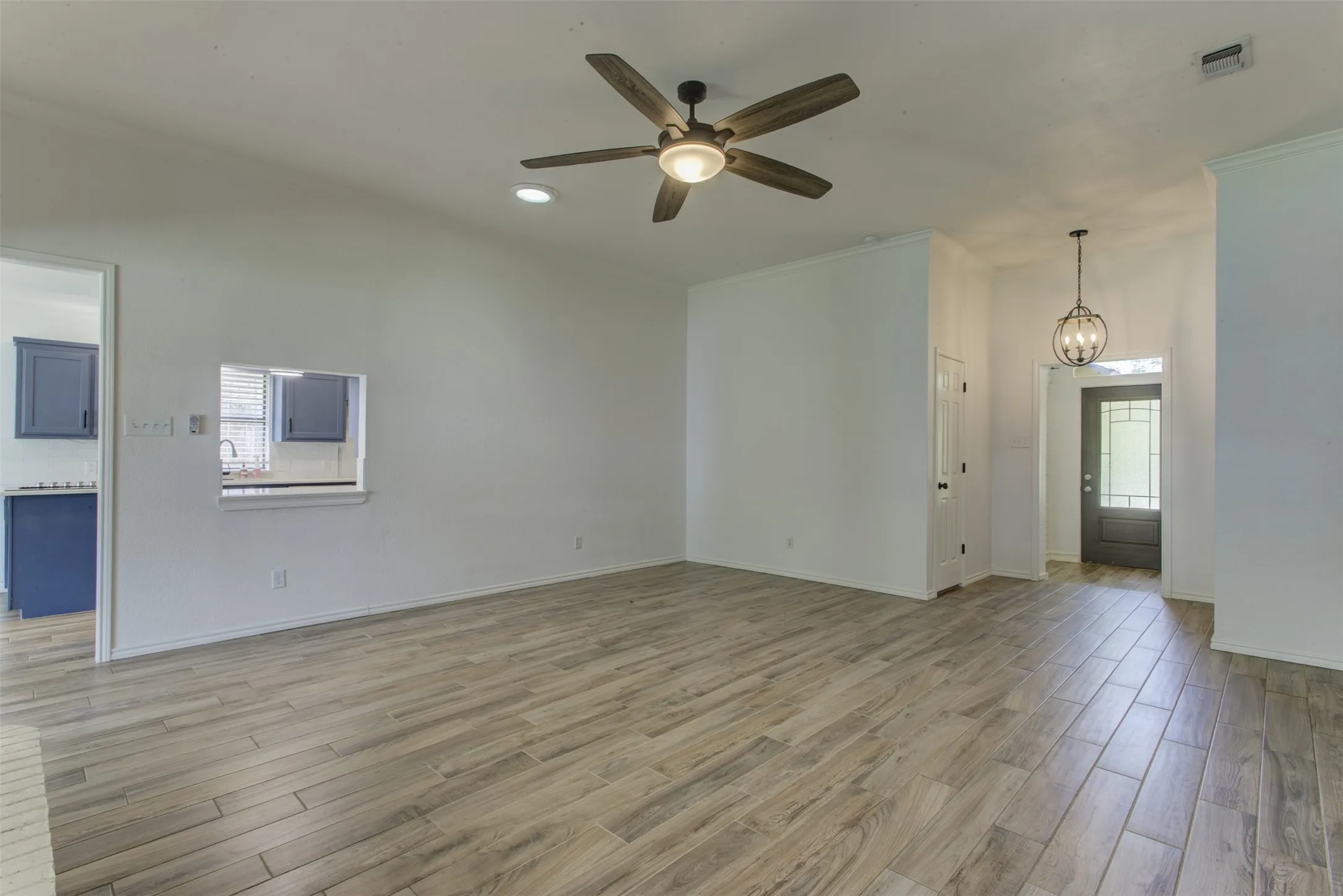 Single Family Residence For Sale in Tarrant County , 6921 Weatherwood Road, Fort Worth, Texas 76133, 3 Bedroom, 2 Bathroom, 2 Garage spaces, 1,830 Sqft, built in 1984, mls#21234830, Real Estate Agent in Fort Worth, Homes For Sale in Tarrant county, Homes For Sale in Fort Worth, Realtor in Fort Worth Texas, Real Estate Brokerage Independent Realty Texas, Luminita Cordes Realtor