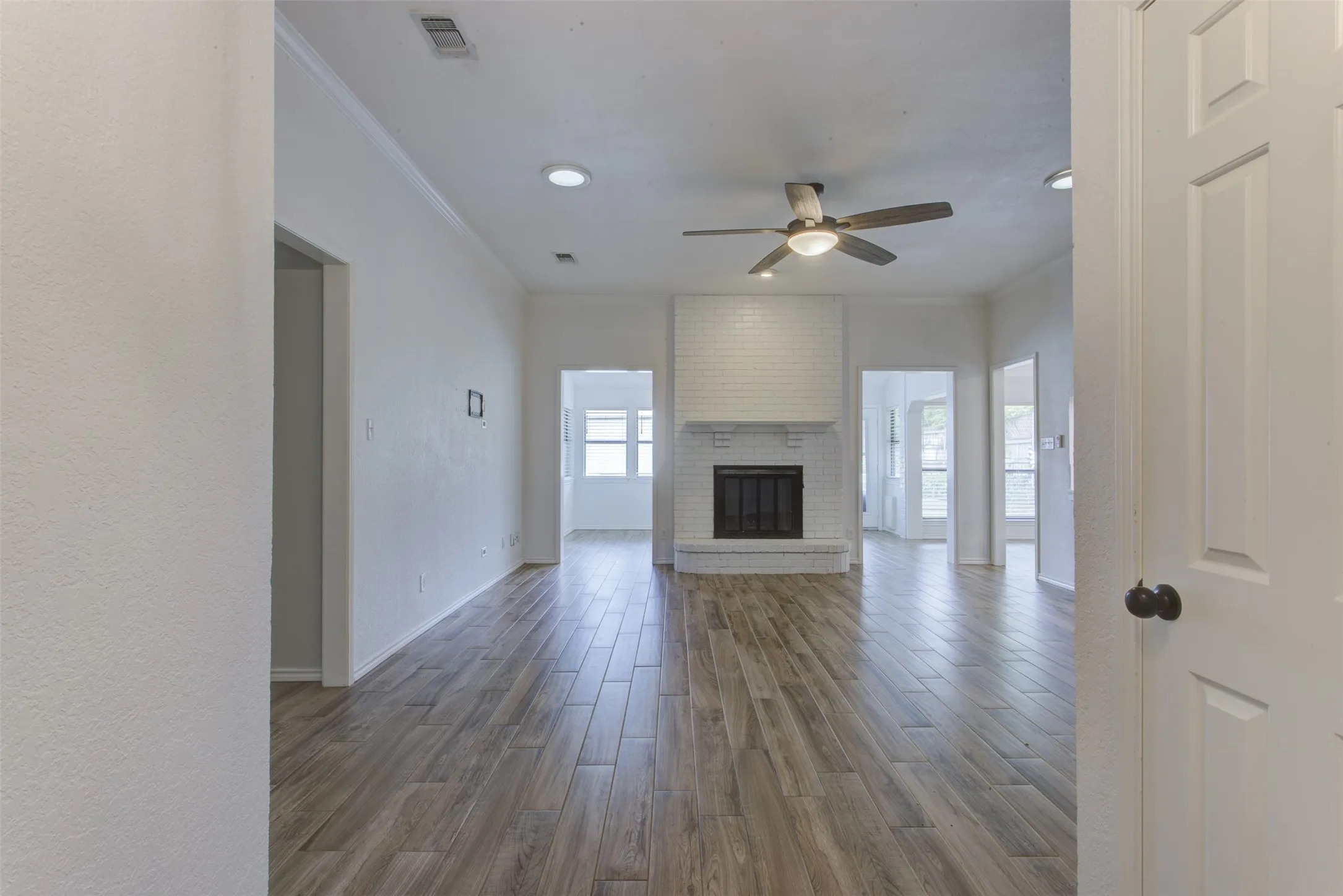 Single Family Residence For Sale in Tarrant County , 6921 Weatherwood Road, Fort Worth, Texas 76133, 3 Bedroom, 2 Bathroom, 2 Garage spaces, 1,830 Sqft, built in 1984, mls#21234830, Real Estate Agent in Fort Worth, Homes For Sale in Tarrant county, Homes For Sale in Fort Worth, Realtor in Fort Worth Texas, Real Estate Brokerage Independent Realty Texas, Luminita Cordes Realtor