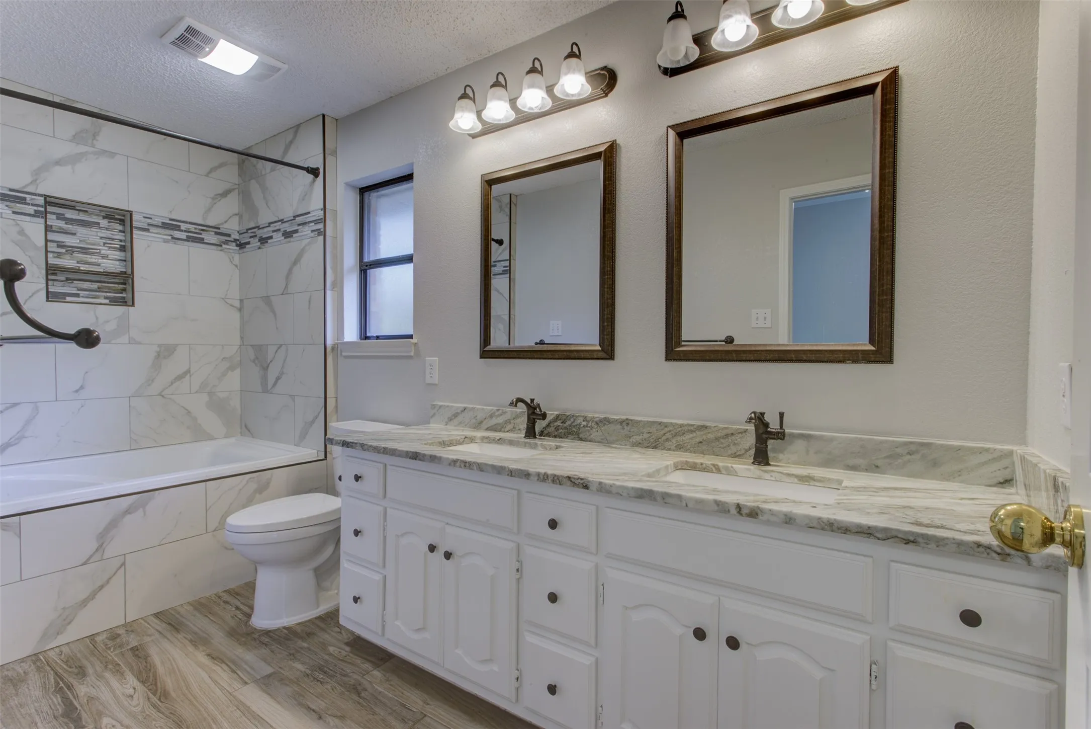 Single Family Residence For Sale in Tarrant County , 6921 Weatherwood Road, Fort Worth, Texas 76133, 3 Bedroom, 2 Bathroom, 2 Garage spaces, 1,830 Sqft, built in 1984, mls#21234830, Real Estate Agent in Fort Worth, Homes For Sale in Tarrant county, Homes For Sale in Fort Worth, Realtor in Fort Worth Texas, Real Estate Brokerage Independent Realty Texas, Luminita Cordes Realtor