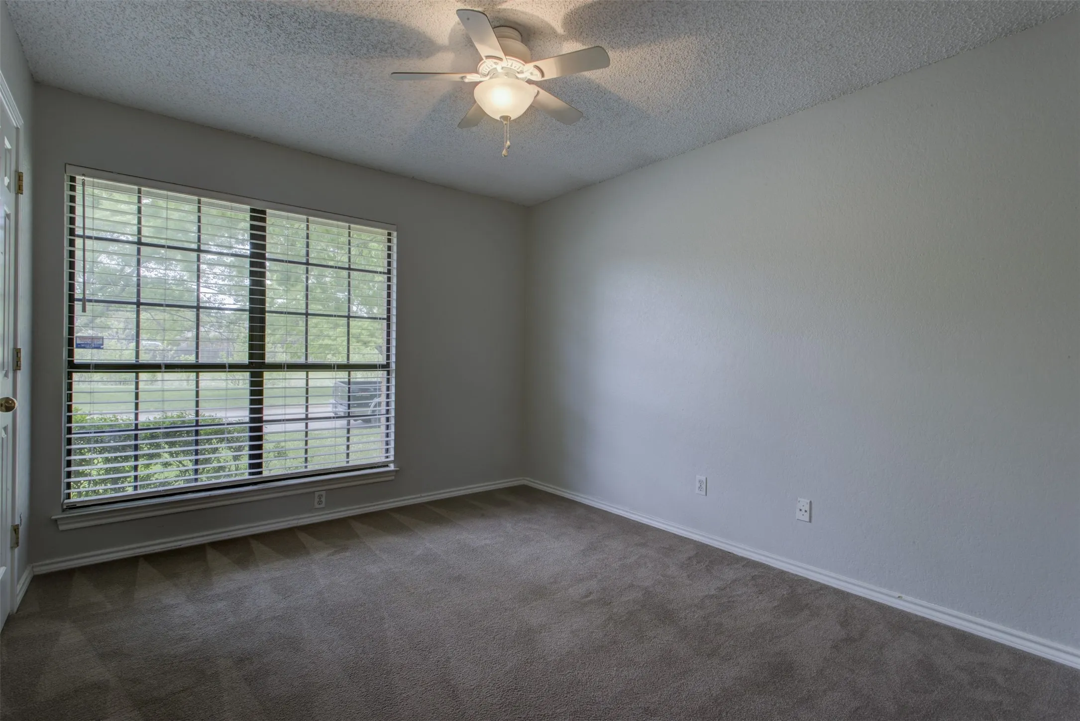 Single Family Residence For Sale in Tarrant County , 6921 Weatherwood Road, Fort Worth, Texas 76133, 3 Bedroom, 2 Bathroom, 2 Garage spaces, 1,830 Sqft, built in 1984, mls#21234830, Real Estate Agent in Fort Worth, Homes For Sale in Tarrant county, Homes For Sale in Fort Worth, Realtor in Fort Worth Texas, Real Estate Brokerage Independent Realty Texas, Luminita Cordes Realtor