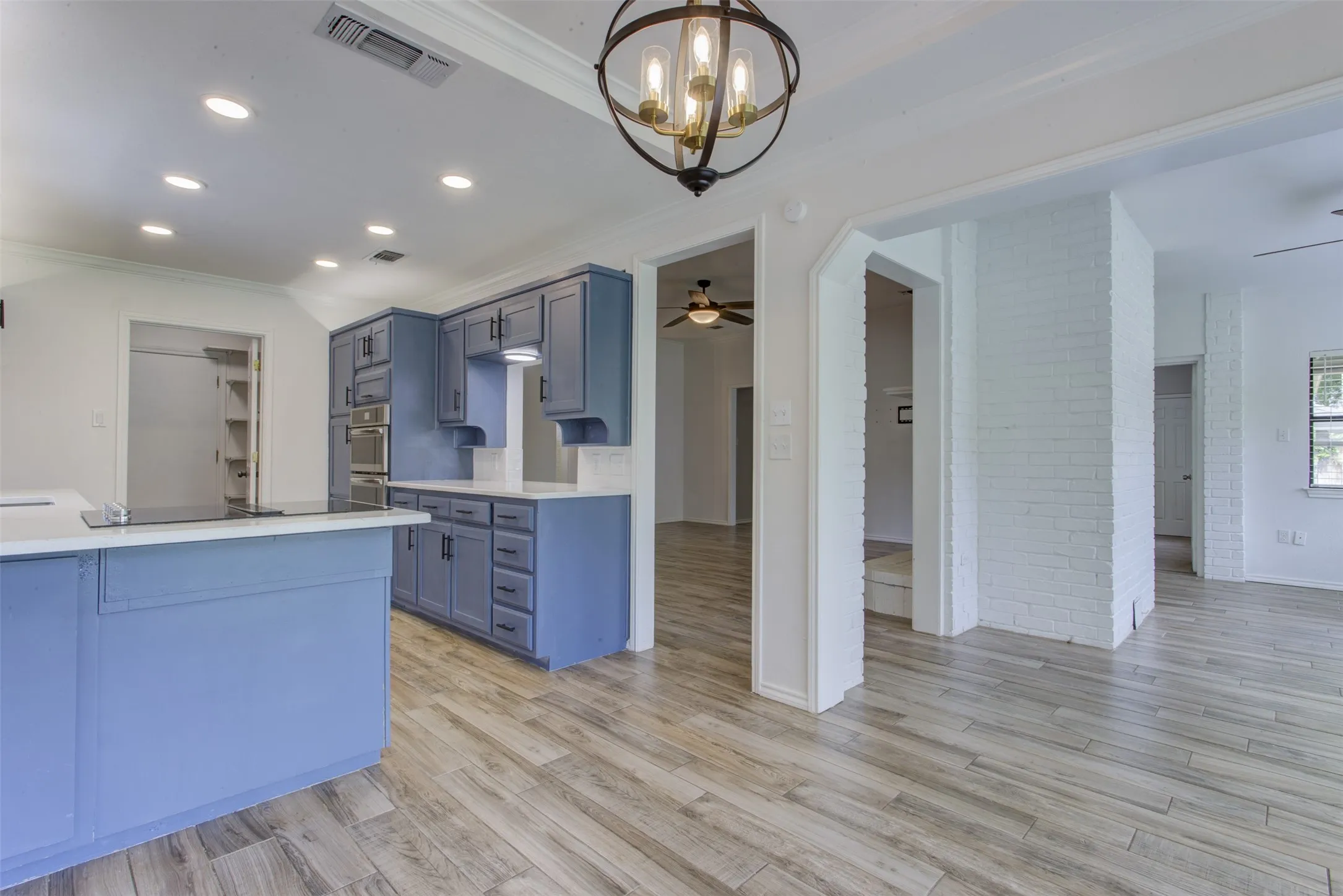 Single Family Residence For Sale in Tarrant County , 6921 Weatherwood Road, Fort Worth, Texas 76133, 3 Bedroom, 2 Bathroom, 2 Garage spaces, 1,830 Sqft, built in 1984, mls#21234830, Real Estate Agent in Fort Worth, Homes For Sale in Tarrant county, Homes For Sale in Fort Worth, Realtor in Fort Worth Texas, Real Estate Brokerage Independent Realty Texas, Luminita Cordes Realtor