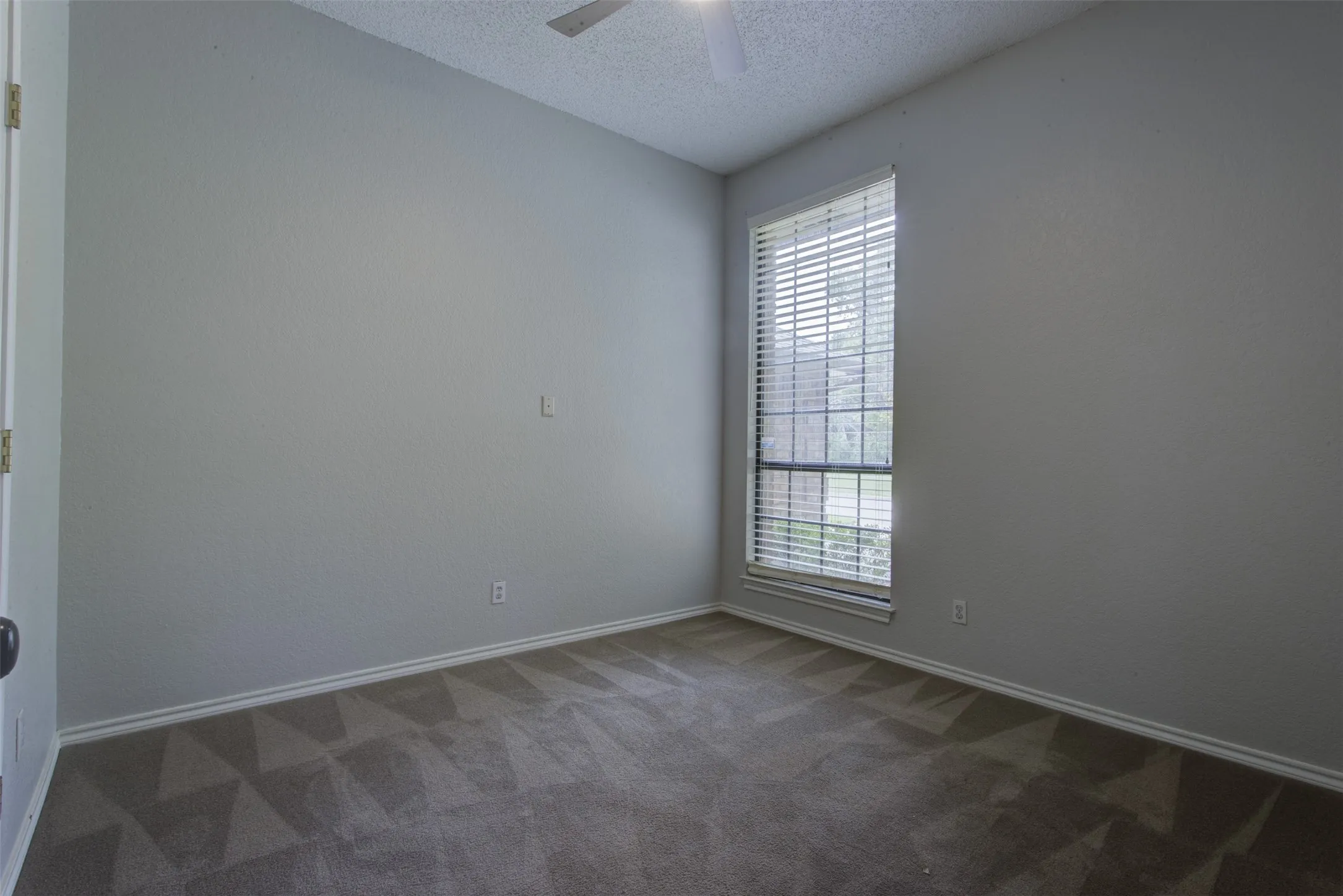 Single Family Residence For Sale in Tarrant County , 6921 Weatherwood Road, Fort Worth, Texas 76133, 3 Bedroom, 2 Bathroom, 2 Garage spaces, 1,830 Sqft, built in 1984, mls#21234830, Real Estate Agent in Fort Worth, Homes For Sale in Tarrant county, Homes For Sale in Fort Worth, Realtor in Fort Worth Texas, Real Estate Brokerage Independent Realty Texas, Luminita Cordes Realtor