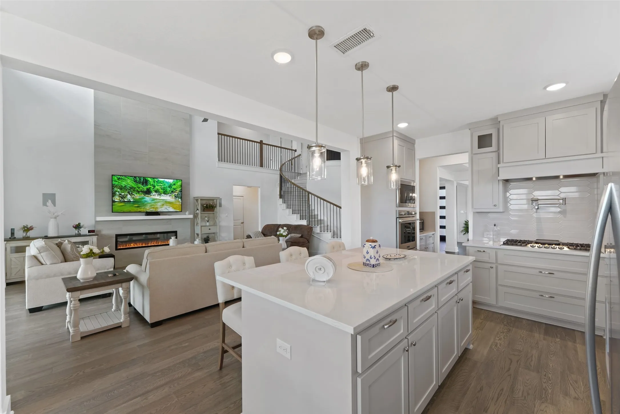 Single Family Residence For Sale in Ellis County , 751 Emerald Valley Drive, Ovilla, Texas 75154, 6 Bedroom, 4 Bathroom, 3 Garage spaces, 4,347 Sqft, built in 2024, mls#21233417, Real Estate Agent in Ovilla, Homes For Sale in Ellis county, Homes For Sale in Ovilla, Realtor in Ovilla Texas, Real Estate Brokerage Independent Realty Texas, Luminita Cordes Realtor