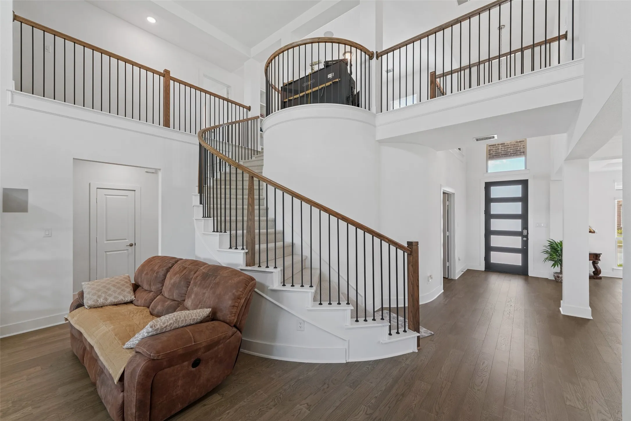 Single Family Residence For Sale in Ellis County , 751 Emerald Valley Drive, Ovilla, Texas 75154, 6 Bedroom, 4 Bathroom, 3 Garage spaces, 4,347 Sqft, built in 2024, mls#21233417, Real Estate Agent in Ovilla, Homes For Sale in Ellis county, Homes For Sale in Ovilla, Realtor in Ovilla Texas, Real Estate Brokerage Independent Realty Texas, Luminita Cordes Realtor