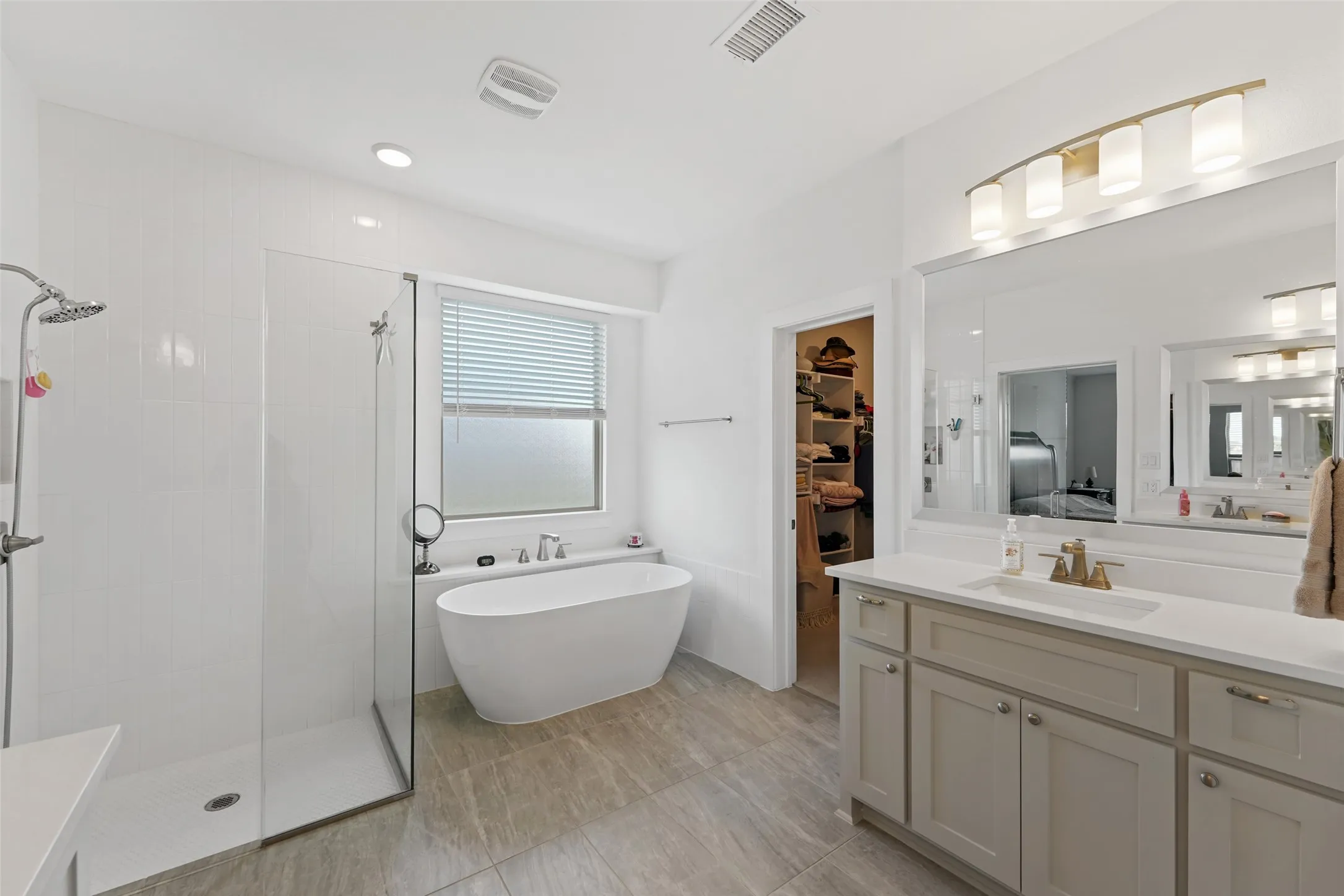 Single Family Residence For Sale in Ellis County , 751 Emerald Valley Drive, Ovilla, Texas 75154, 6 Bedroom, 4 Bathroom, 3 Garage spaces, 4,347 Sqft, built in 2024, mls#21233417, Real Estate Agent in Ovilla, Homes For Sale in Ellis county, Homes For Sale in Ovilla, Realtor in Ovilla Texas, Real Estate Brokerage Independent Realty Texas, Luminita Cordes Realtor