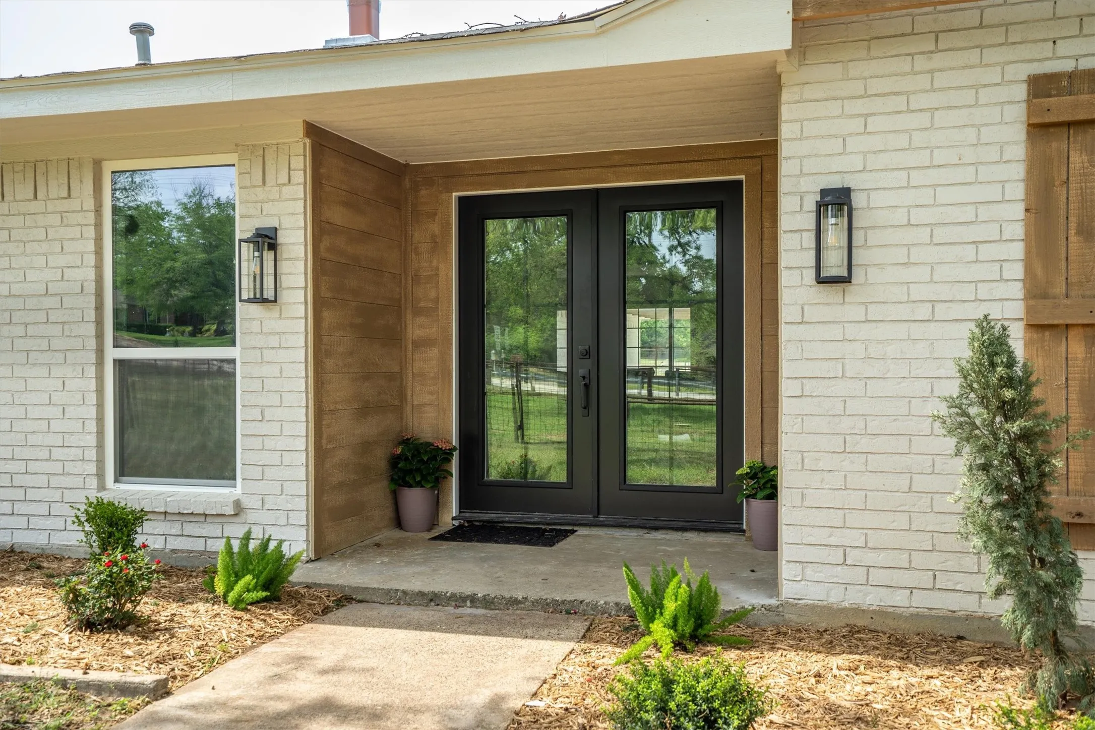 Single Family Residence For Sale in Denton County , 660 Chinn Chapel Road, Copper Canyon, Texas 75077, 4 Bedroom, 3 Bathroom, 2 Garage spaces, 2,423 Sqft, built in 1961, mls#21233596, Real Estate Agent in Copper Canyon, Homes For Sale in Denton county, Homes For Sale in Copper Canyon, Realtor in Copper Canyon Texas, Real Estate Brokerage Independent Realty Texas, Luminita Cordes Realtor