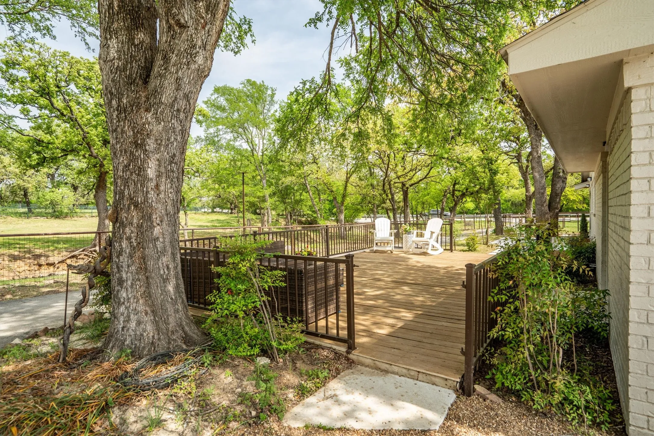Single Family Residence For Sale in Denton County , 660 Chinn Chapel Road, Copper Canyon, Texas 75077, 4 Bedroom, 3 Bathroom, 2 Garage spaces, 2,423 Sqft, built in 1961, mls#21233596, Real Estate Agent in Copper Canyon, Homes For Sale in Denton county, Homes For Sale in Copper Canyon, Realtor in Copper Canyon Texas, Real Estate Brokerage Independent Realty Texas, Luminita Cordes Realtor