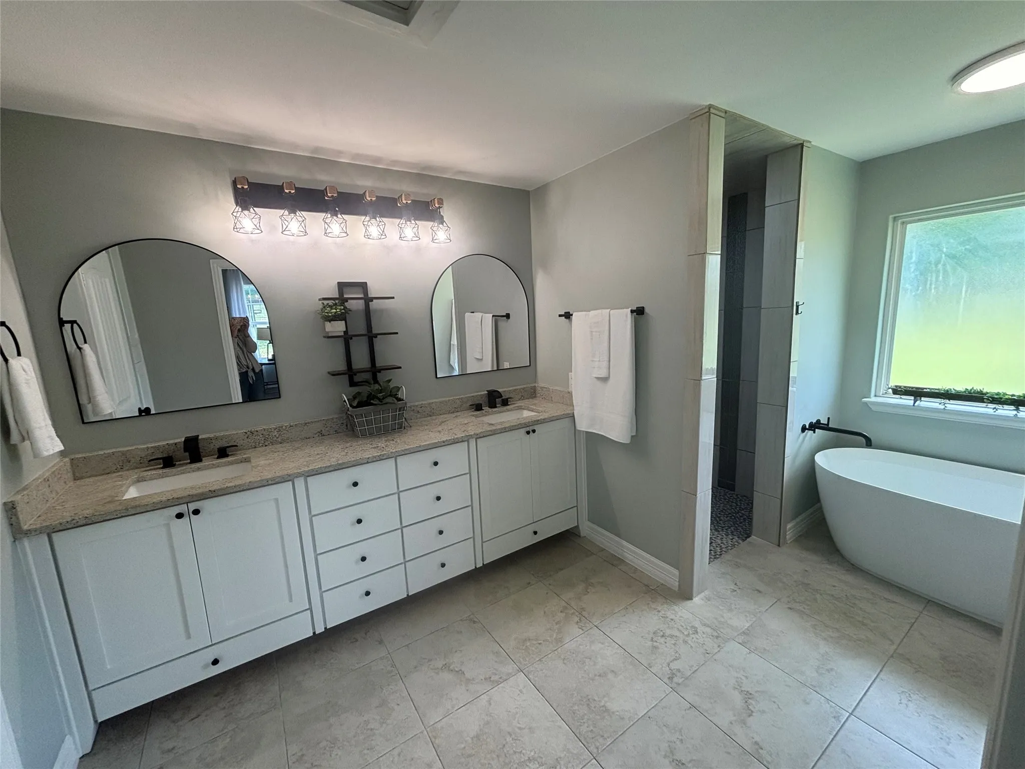 Single Family Residence For Sale in Denton County , 660 Chinn Chapel Road, Copper Canyon, Texas 75077, 4 Bedroom, 3 Bathroom, 2 Garage spaces, 2,423 Sqft, built in 1961, mls#21233596, Real Estate Agent in Copper Canyon, Homes For Sale in Denton county, Homes For Sale in Copper Canyon, Realtor in Copper Canyon Texas, Real Estate Brokerage Independent Realty Texas, Luminita Cordes Realtor