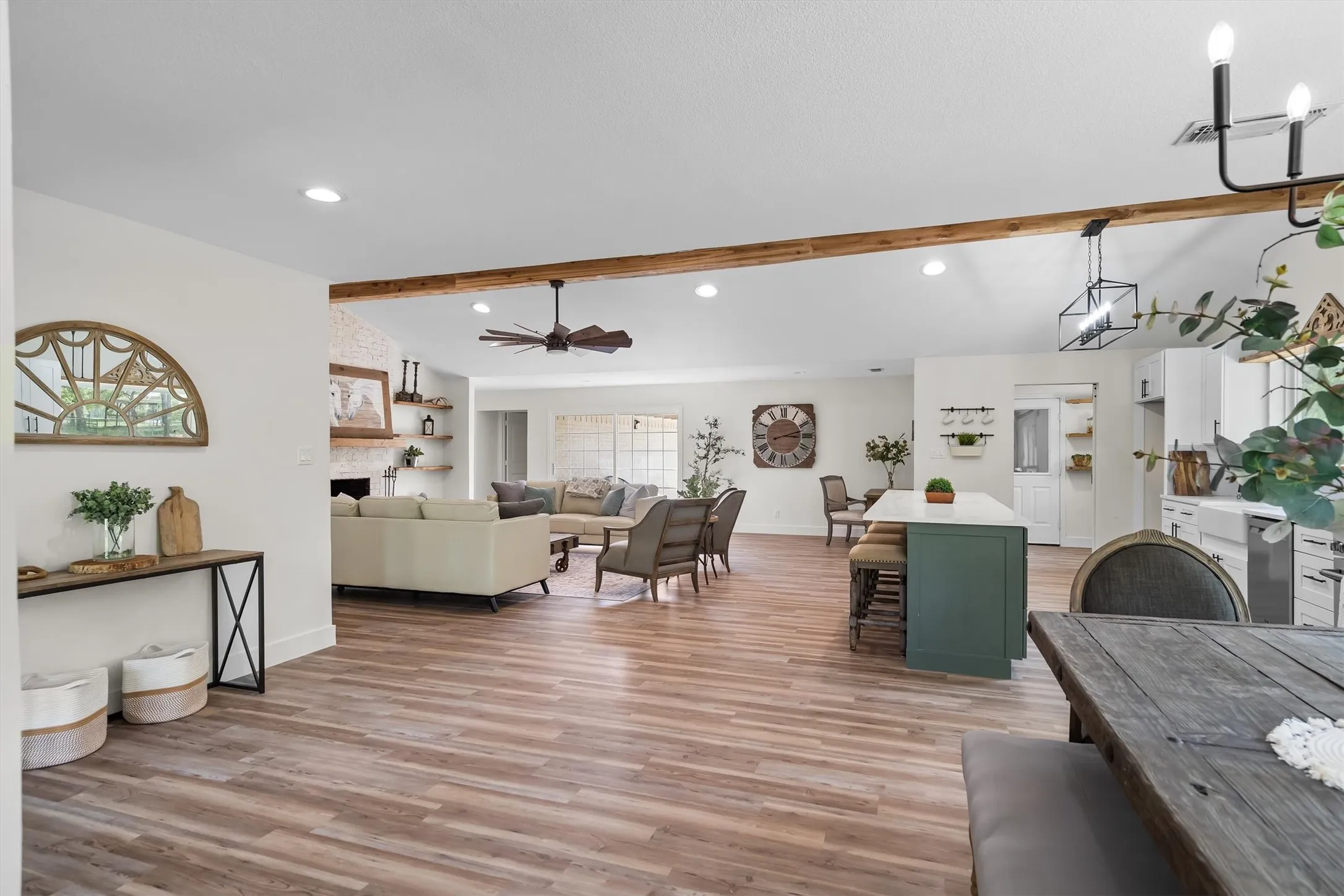 Single Family Residence For Sale in Denton County , 660 Chinn Chapel Road, Copper Canyon, Texas 75077, 4 Bedroom, 3 Bathroom, 2 Garage spaces, 2,423 Sqft, built in 1961, mls#21233596, Real Estate Agent in Copper Canyon, Homes For Sale in Denton county, Homes For Sale in Copper Canyon, Realtor in Copper Canyon Texas, Real Estate Brokerage Independent Realty Texas, Luminita Cordes Realtor