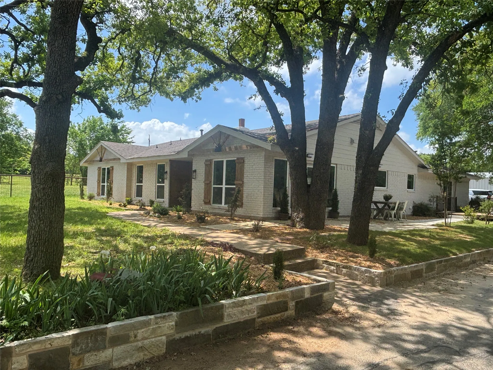 Single Family Residence For Sale in Denton County , 660 Chinn Chapel Road, Copper Canyon, Texas 75077, 4 Bedroom, 3 Bathroom, 2 Garage spaces, 2,423 Sqft, built in 1961, mls#21233596, Real Estate Agent in Copper Canyon, Homes For Sale in Denton county, Homes For Sale in Copper Canyon, Realtor in Copper Canyon Texas, Real Estate Brokerage Independent Realty Texas, Luminita Cordes Realtor