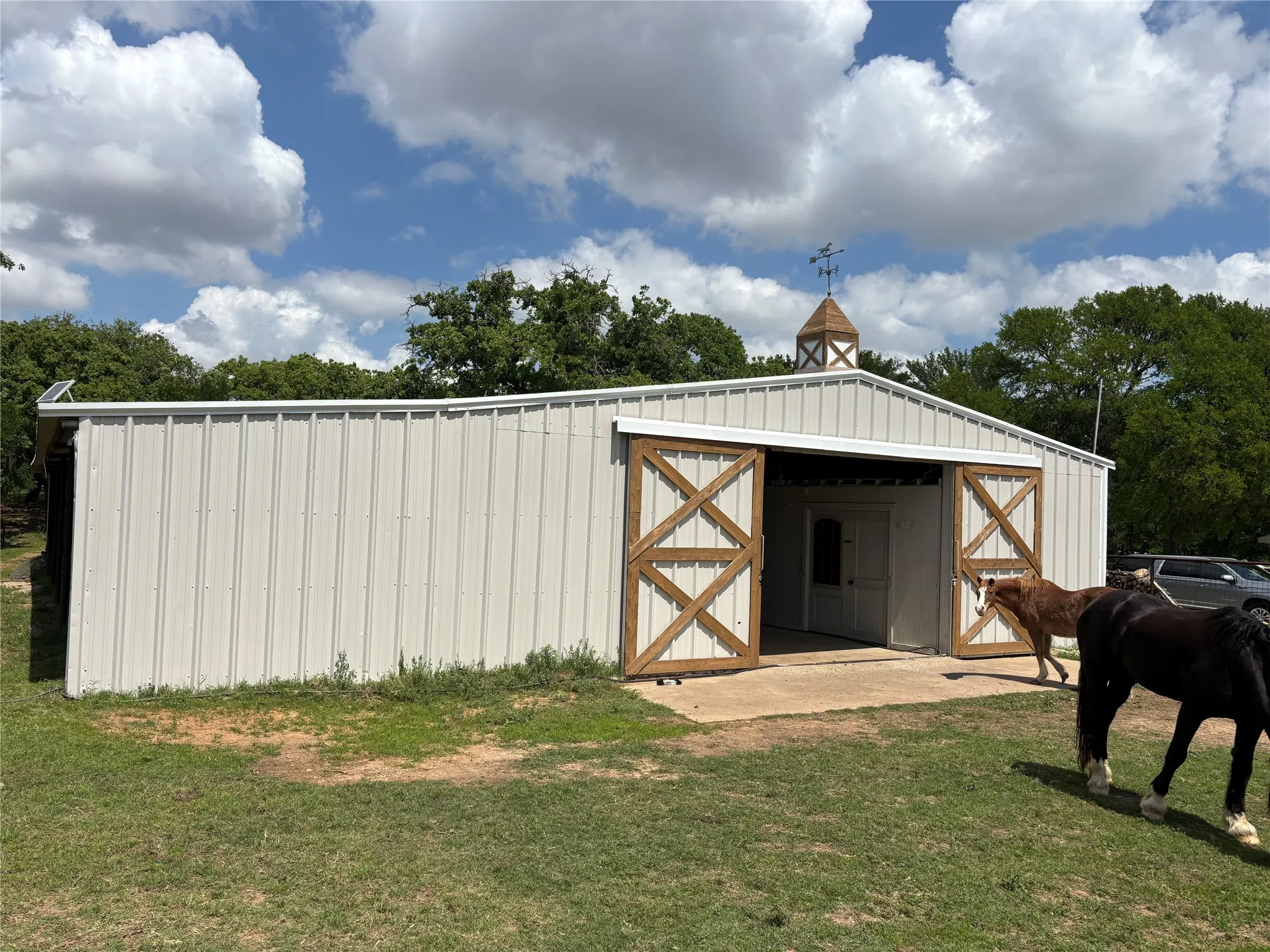 Single Family Residence For Sale in Denton County , 660 Chinn Chapel Road, Copper Canyon, Texas 75077, 4 Bedroom, 3 Bathroom, 2 Garage spaces, 2,423 Sqft, built in 1961, mls#21233596, Real Estate Agent in Copper Canyon, Homes For Sale in Denton county, Homes For Sale in Copper Canyon, Realtor in Copper Canyon Texas, Real Estate Brokerage Independent Realty Texas, Luminita Cordes Realtor