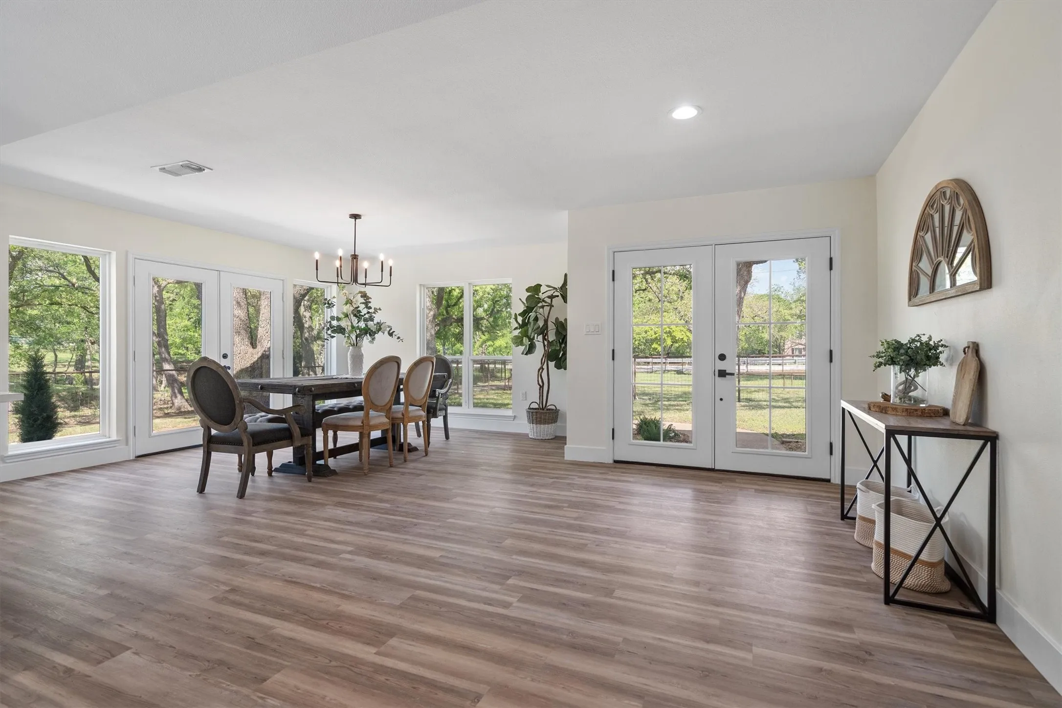 Single Family Residence For Sale in Denton County , 660 Chinn Chapel Road, Copper Canyon, Texas 75077, 4 Bedroom, 3 Bathroom, 2 Garage spaces, 2,423 Sqft, built in 1961, mls#21233596, Real Estate Agent in Copper Canyon, Homes For Sale in Denton county, Homes For Sale in Copper Canyon, Realtor in Copper Canyon Texas, Real Estate Brokerage Independent Realty Texas, Luminita Cordes Realtor