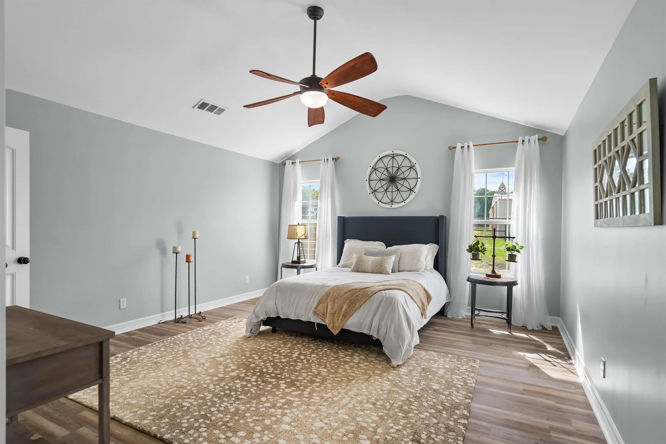 Single Family Residence For Sale in Denton County , 660 Chinn Chapel Road, Copper Canyon, Texas 75077, 4 Bedroom, 3 Bathroom, 2 Garage spaces, 2,423 Sqft, built in 1961, mls#21233596, Real Estate Agent in Copper Canyon, Homes For Sale in Denton county, Homes For Sale in Copper Canyon, Realtor in Copper Canyon Texas, Real Estate Brokerage Independent Realty Texas, Luminita Cordes Realtor