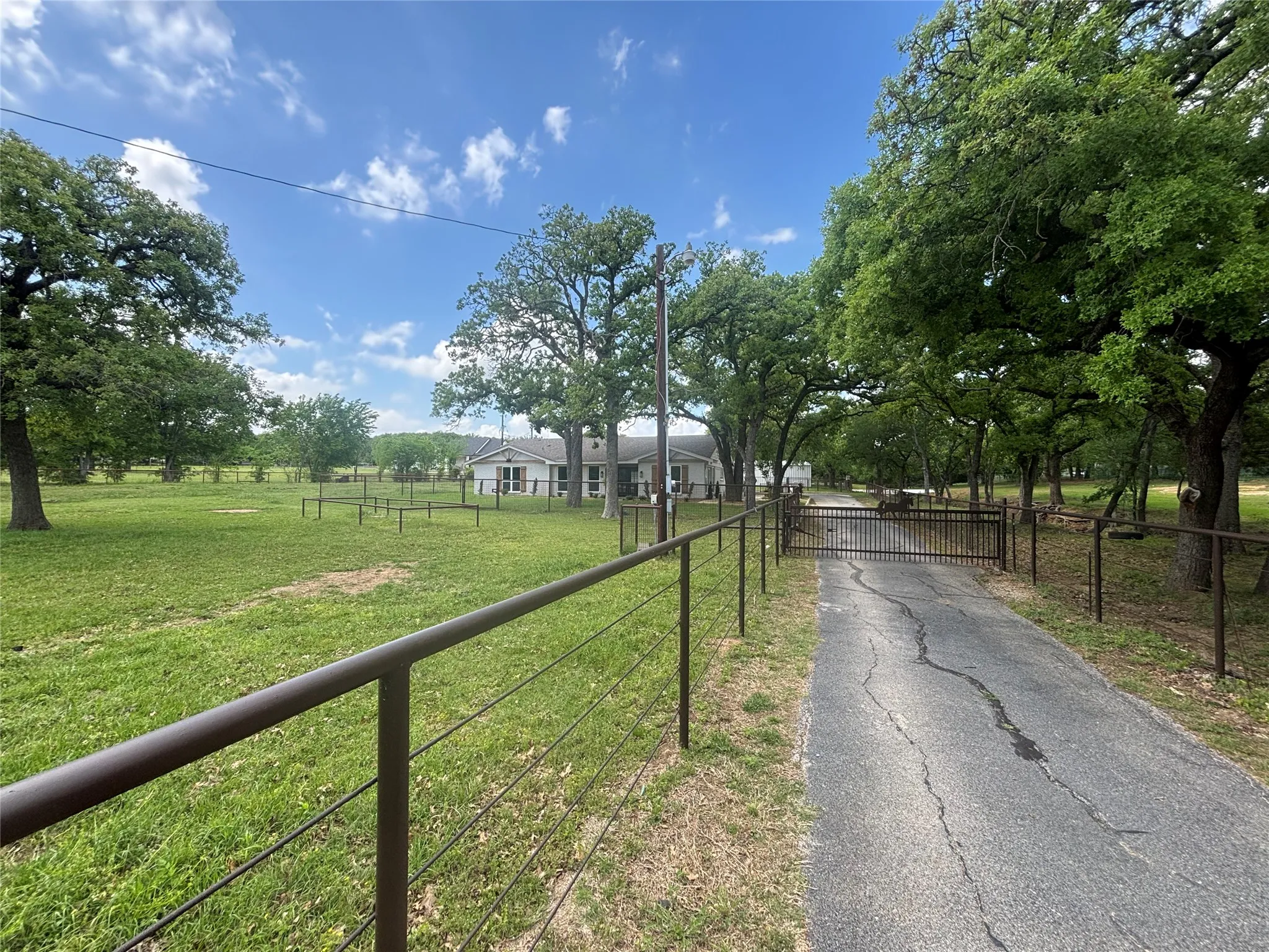 Single Family Residence For Sale in Denton County , 660 Chinn Chapel Road, Copper Canyon, Texas 75077, 4 Bedroom, 3 Bathroom, 2 Garage spaces, 2,423 Sqft, built in 1961, mls#21233596, Real Estate Agent in Copper Canyon, Homes For Sale in Denton county, Homes For Sale in Copper Canyon, Realtor in Copper Canyon Texas, Real Estate Brokerage Independent Realty Texas, Luminita Cordes Realtor