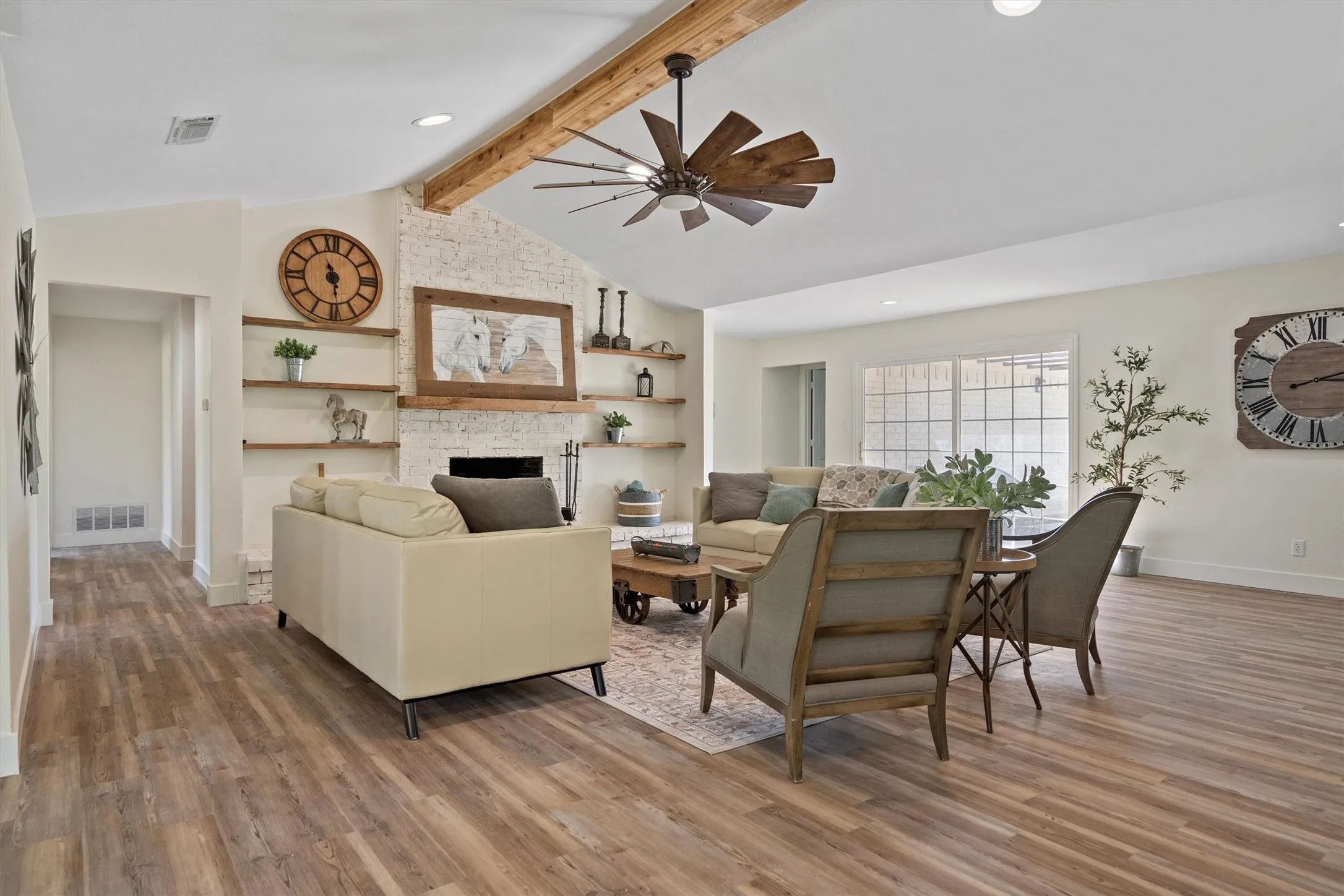 Single Family Residence For Sale in Denton County , 660 Chinn Chapel Road, Copper Canyon, Texas 75077, 4 Bedroom, 3 Bathroom, 2 Garage spaces, 2,423 Sqft, built in 1961, mls#21233596, Real Estate Agent in Copper Canyon, Homes For Sale in Denton county, Homes For Sale in Copper Canyon, Realtor in Copper Canyon Texas, Real Estate Brokerage Independent Realty Texas, Luminita Cordes Realtor