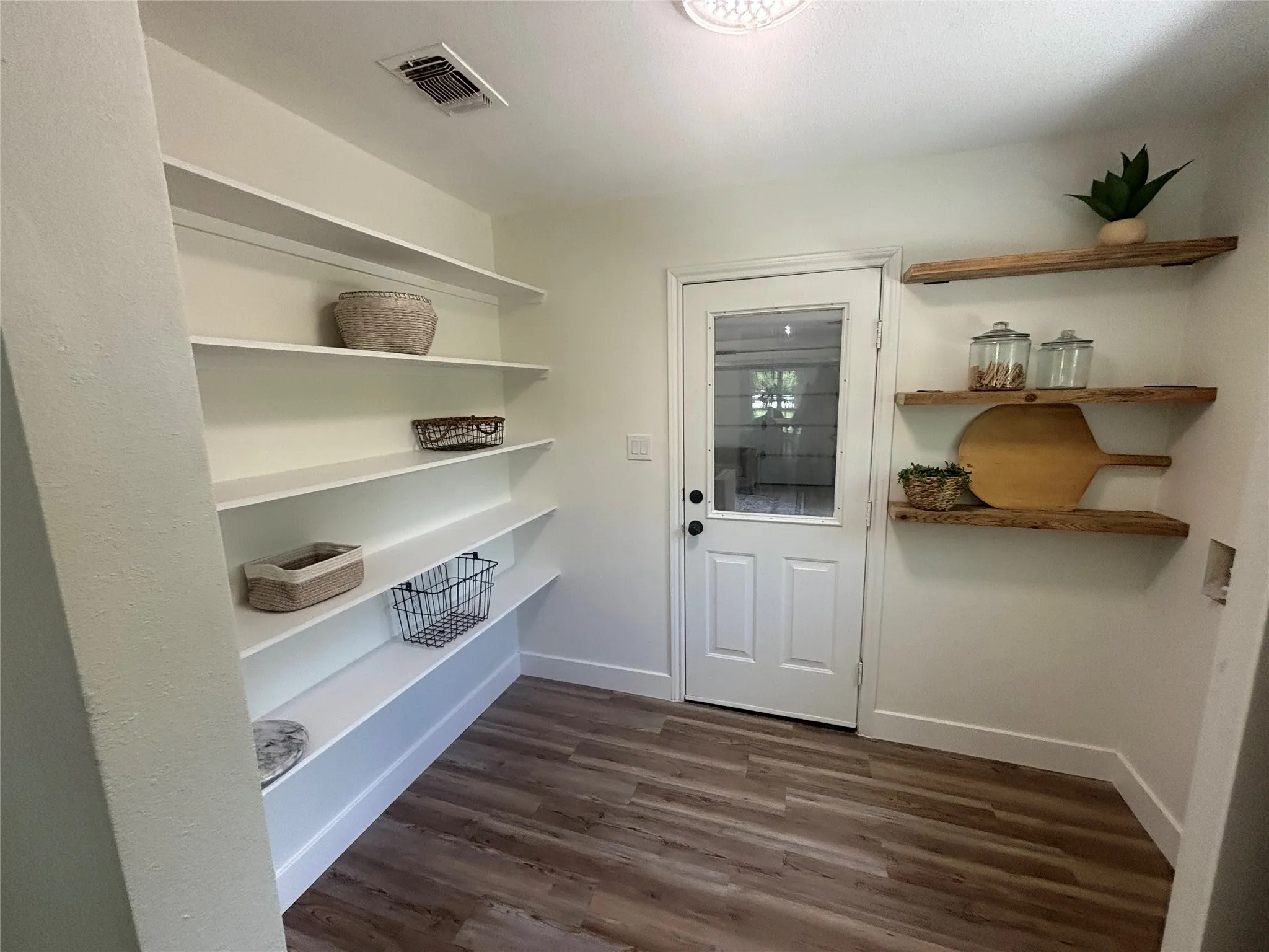 Single Family Residence For Sale in Denton County , 660 Chinn Chapel Road, Copper Canyon, Texas 75077, 4 Bedroom, 3 Bathroom, 2 Garage spaces, 2,423 Sqft, built in 1961, mls#21233596, Real Estate Agent in Copper Canyon, Homes For Sale in Denton county, Homes For Sale in Copper Canyon, Realtor in Copper Canyon Texas, Real Estate Brokerage Independent Realty Texas, Luminita Cordes Realtor