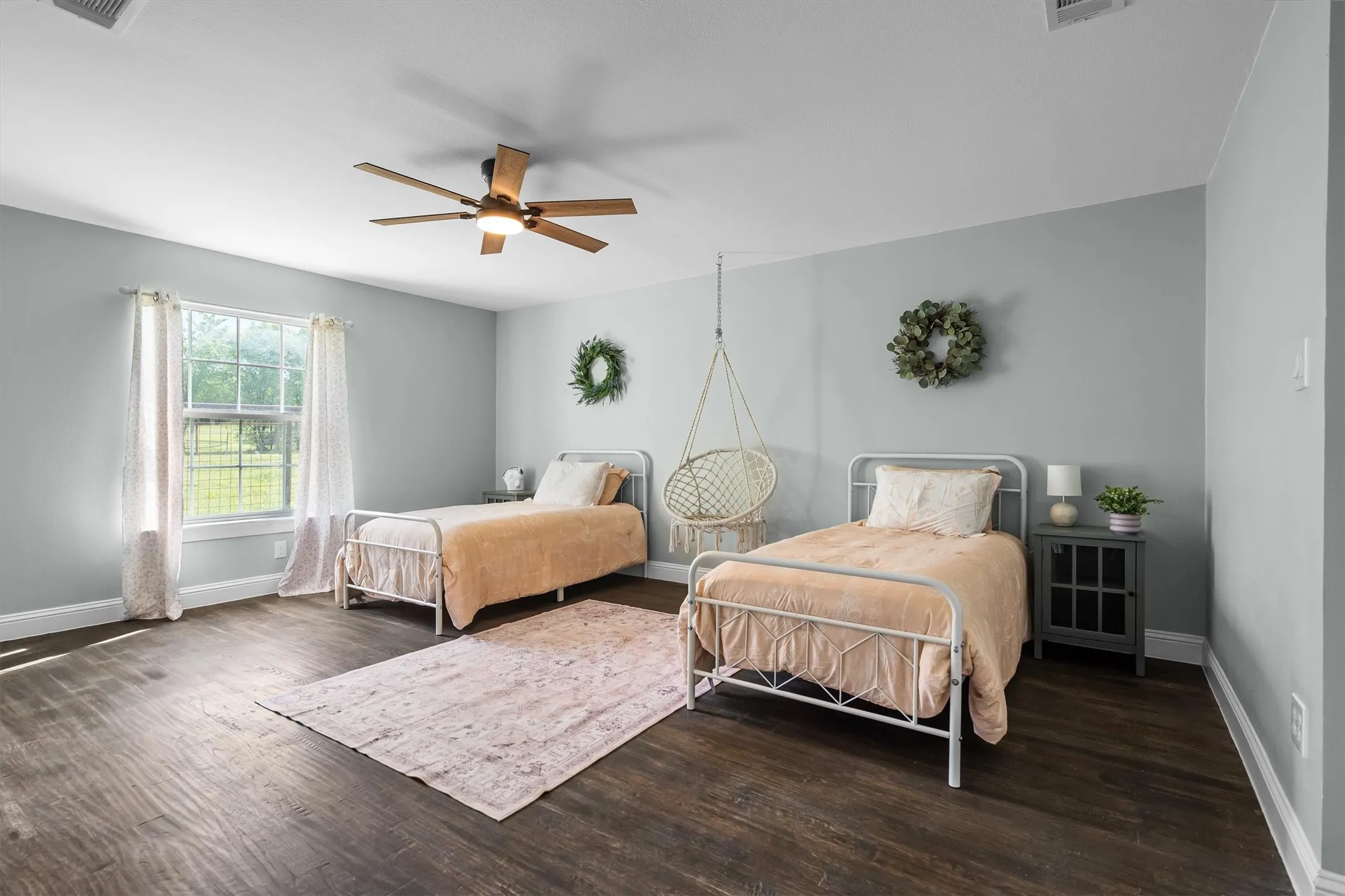 Single Family Residence For Sale in Denton County , 660 Chinn Chapel Road, Copper Canyon, Texas 75077, 4 Bedroom, 3 Bathroom, 2 Garage spaces, 2,423 Sqft, built in 1961, mls#21233596, Real Estate Agent in Copper Canyon, Homes For Sale in Denton county, Homes For Sale in Copper Canyon, Realtor in Copper Canyon Texas, Real Estate Brokerage Independent Realty Texas, Luminita Cordes Realtor