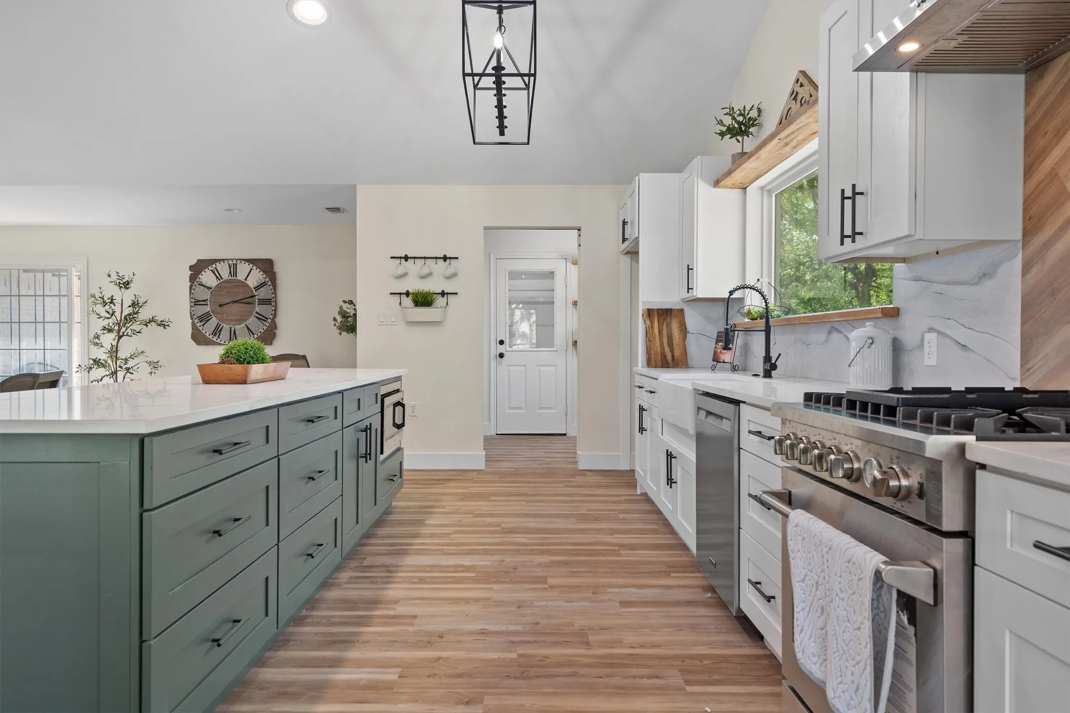 Single Family Residence For Sale in Denton County , 660 Chinn Chapel Road, Copper Canyon, Texas 75077, 4 Bedroom, 3 Bathroom, 2 Garage spaces, 2,423 Sqft, built in 1961, mls#21233596, Real Estate Agent in Copper Canyon, Homes For Sale in Denton county, Homes For Sale in Copper Canyon, Realtor in Copper Canyon Texas, Real Estate Brokerage Independent Realty Texas, Luminita Cordes Realtor