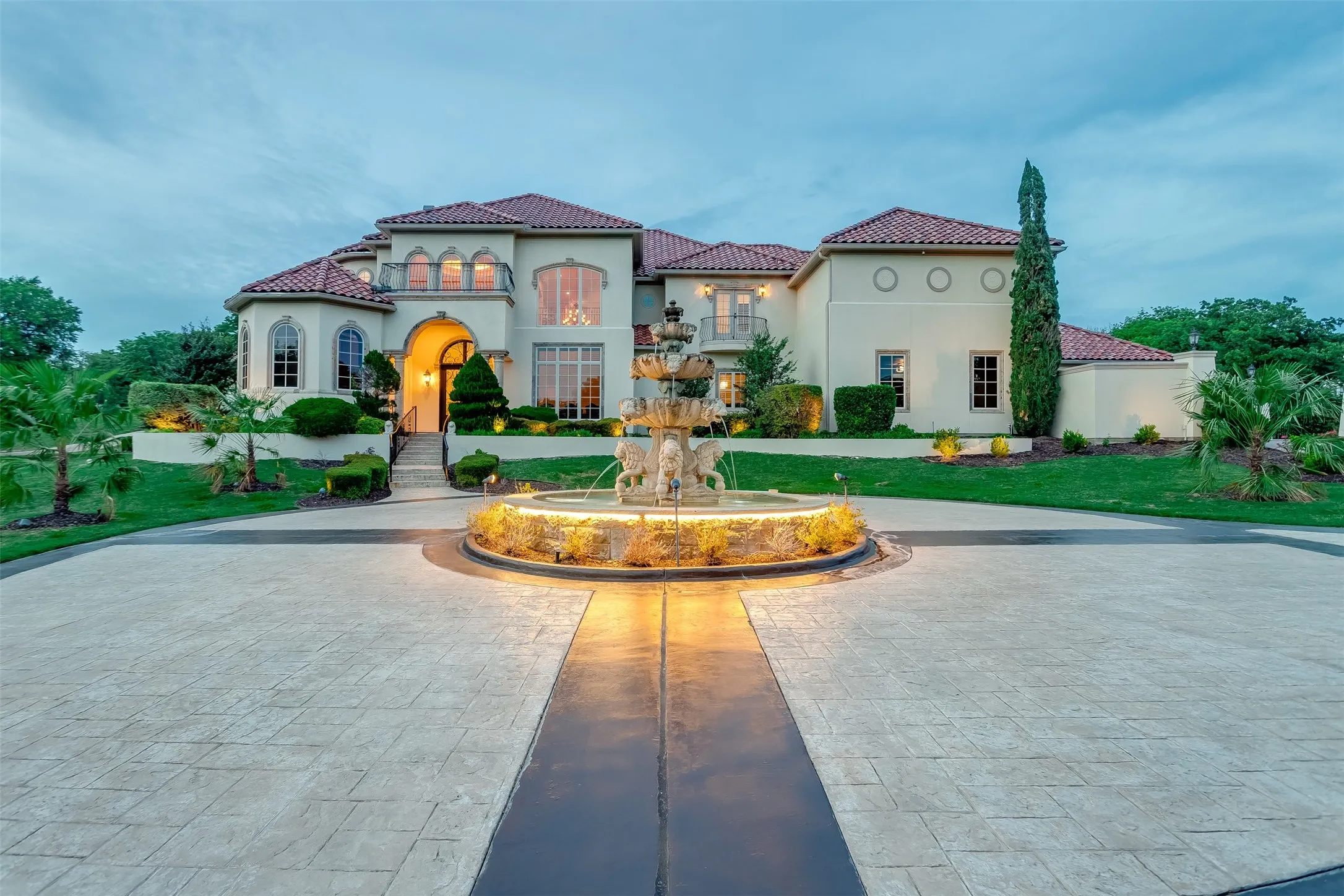 Single Family Residence For Sale in Denton County , 8600 Riviera Court, Flower Mound, Texas 75022, 6 Bedroom, 7 Bathroom, 4 Garage spaces, 7,499 Sqft, built in 2007, Preowned, mls#21234512, Real Estate Agent in Flower Mound, Homes For Sale in Denton county, Homes For Sale in Flower Mound, Realtor in Flower Mound Texas, Real Estate Brokerage Independent Realty Texas, Luminita Cordes Realtor
