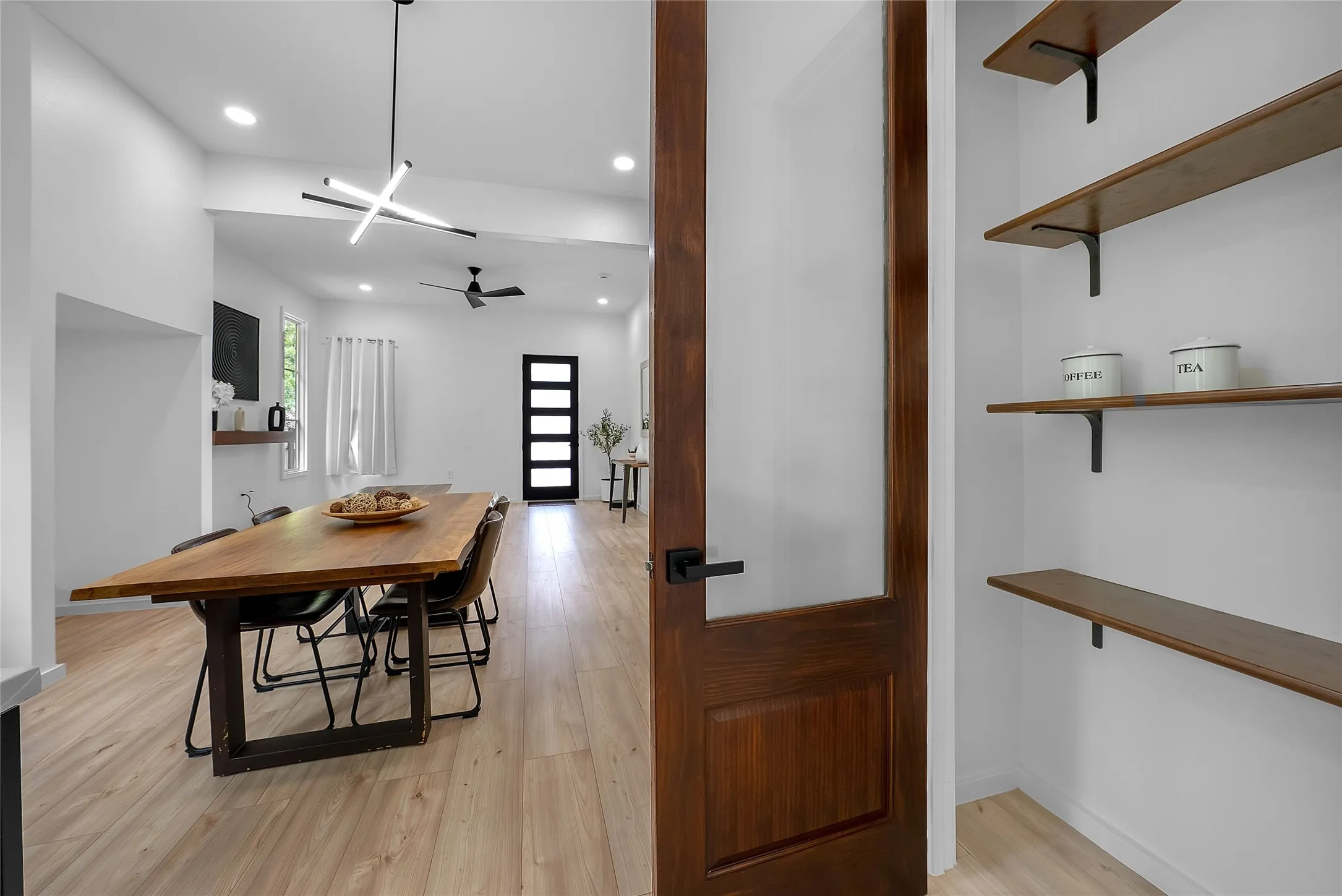 Single Family Residence For Sale in Dallas County , 3608 Metropolitan Avenue, Dallas, Texas 75210, 4 Bedroom, 3 Bathroom, Garage spaces, 1,432 Sqft, built in 1936, Preowned, mls#21233451, Real Estate Agent in Dallas, Homes For Sale in Dallas county, Homes For Sale in Dallas, Realtor in Dallas Texas, Real Estate Brokerage Independent Realty Texas, Luminita Cordes Realtor