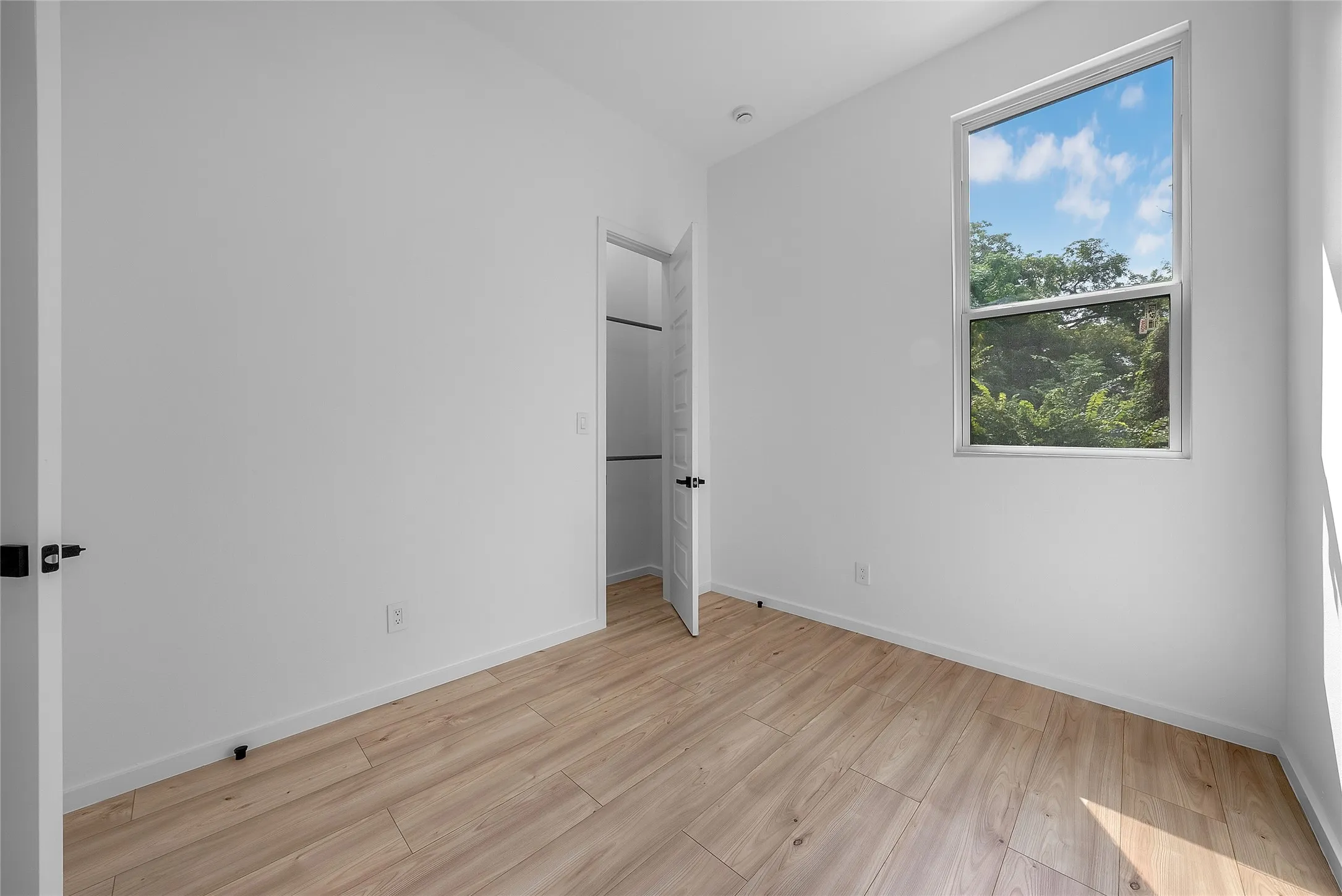 Single Family Residence For Sale in Dallas County , 3608 Metropolitan Avenue, Dallas, Texas 75210, 4 Bedroom, 3 Bathroom, Garage spaces, 1,432 Sqft, built in 1936, Preowned, mls#21233451, Real Estate Agent in Dallas, Homes For Sale in Dallas county, Homes For Sale in Dallas, Realtor in Dallas Texas, Real Estate Brokerage Independent Realty Texas, Luminita Cordes Realtor