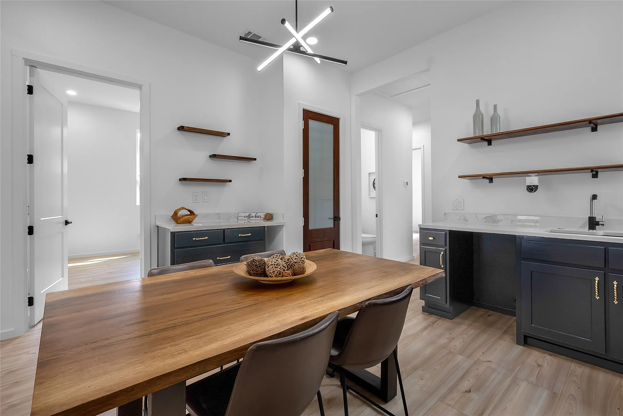 Single Family Residence For Sale in Dallas County , 3608 Metropolitan Avenue, Dallas, Texas 75210, 4 Bedroom, 3 Bathroom, Garage spaces, 1,432 Sqft, built in 1936, Preowned, mls#21233451, Real Estate Agent in Dallas, Homes For Sale in Dallas county, Homes For Sale in Dallas, Realtor in Dallas Texas, Real Estate Brokerage Independent Realty Texas, Luminita Cordes Realtor