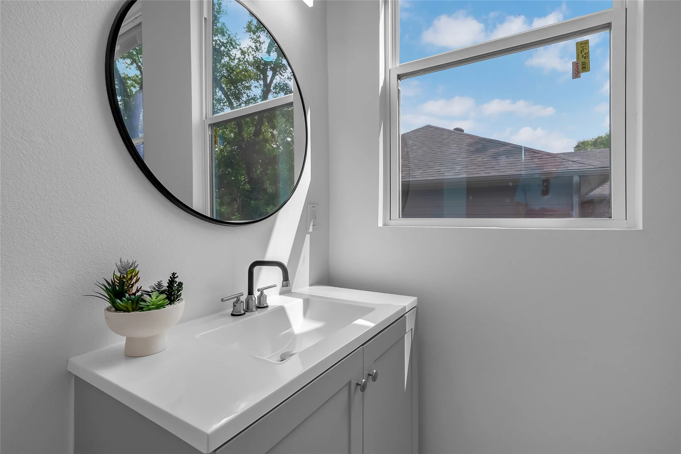 Single Family Residence For Sale in Dallas County , 3608 Metropolitan Avenue, Dallas, Texas 75210, 4 Bedroom, 3 Bathroom, Garage spaces, 1,432 Sqft, built in 1936, Preowned, mls#21233451, Real Estate Agent in Dallas, Homes For Sale in Dallas county, Homes For Sale in Dallas, Realtor in Dallas Texas, Real Estate Brokerage Independent Realty Texas, Luminita Cordes Realtor
