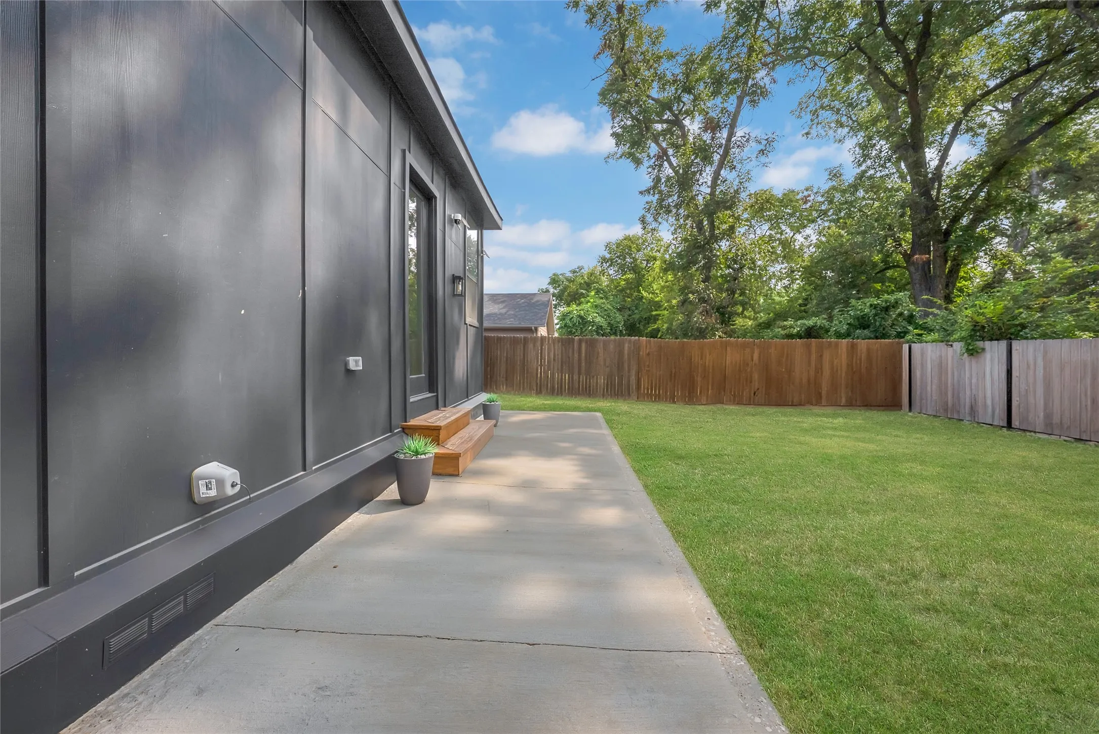 Single Family Residence For Sale in Dallas County , 3608 Metropolitan Avenue, Dallas, Texas 75210, 4 Bedroom, 3 Bathroom, Garage spaces, 1,432 Sqft, built in 1936, Preowned, mls#21233451, Real Estate Agent in Dallas, Homes For Sale in Dallas county, Homes For Sale in Dallas, Realtor in Dallas Texas, Real Estate Brokerage Independent Realty Texas, Luminita Cordes Realtor