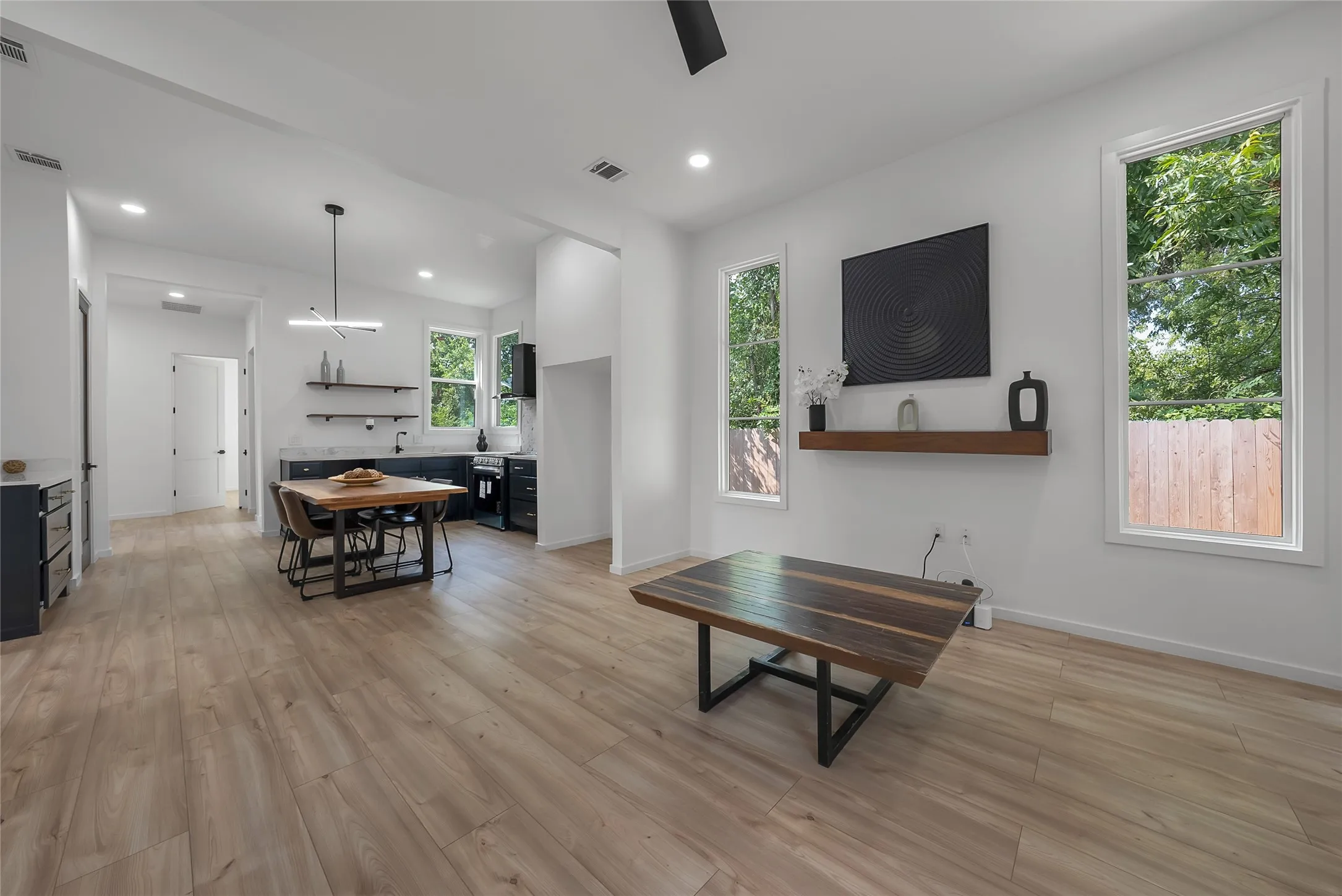 Single Family Residence For Sale in Dallas County , 3608 Metropolitan Avenue, Dallas, Texas 75210, 4 Bedroom, 3 Bathroom, Garage spaces, 1,432 Sqft, built in 1936, Preowned, mls#21233451, Real Estate Agent in Dallas, Homes For Sale in Dallas county, Homes For Sale in Dallas, Realtor in Dallas Texas, Real Estate Brokerage Independent Realty Texas, Luminita Cordes Realtor