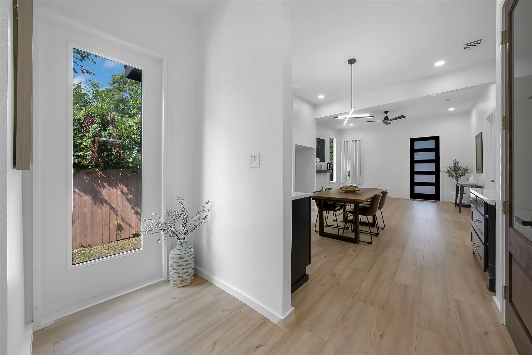Single Family Residence For Sale in Dallas County , 3608 Metropolitan Avenue, Dallas, Texas 75210, 4 Bedroom, 3 Bathroom, Garage spaces, 1,432 Sqft, built in 1936, Preowned, mls#21233451, Real Estate Agent in Dallas, Homes For Sale in Dallas county, Homes For Sale in Dallas, Realtor in Dallas Texas, Real Estate Brokerage Independent Realty Texas, Luminita Cordes Realtor